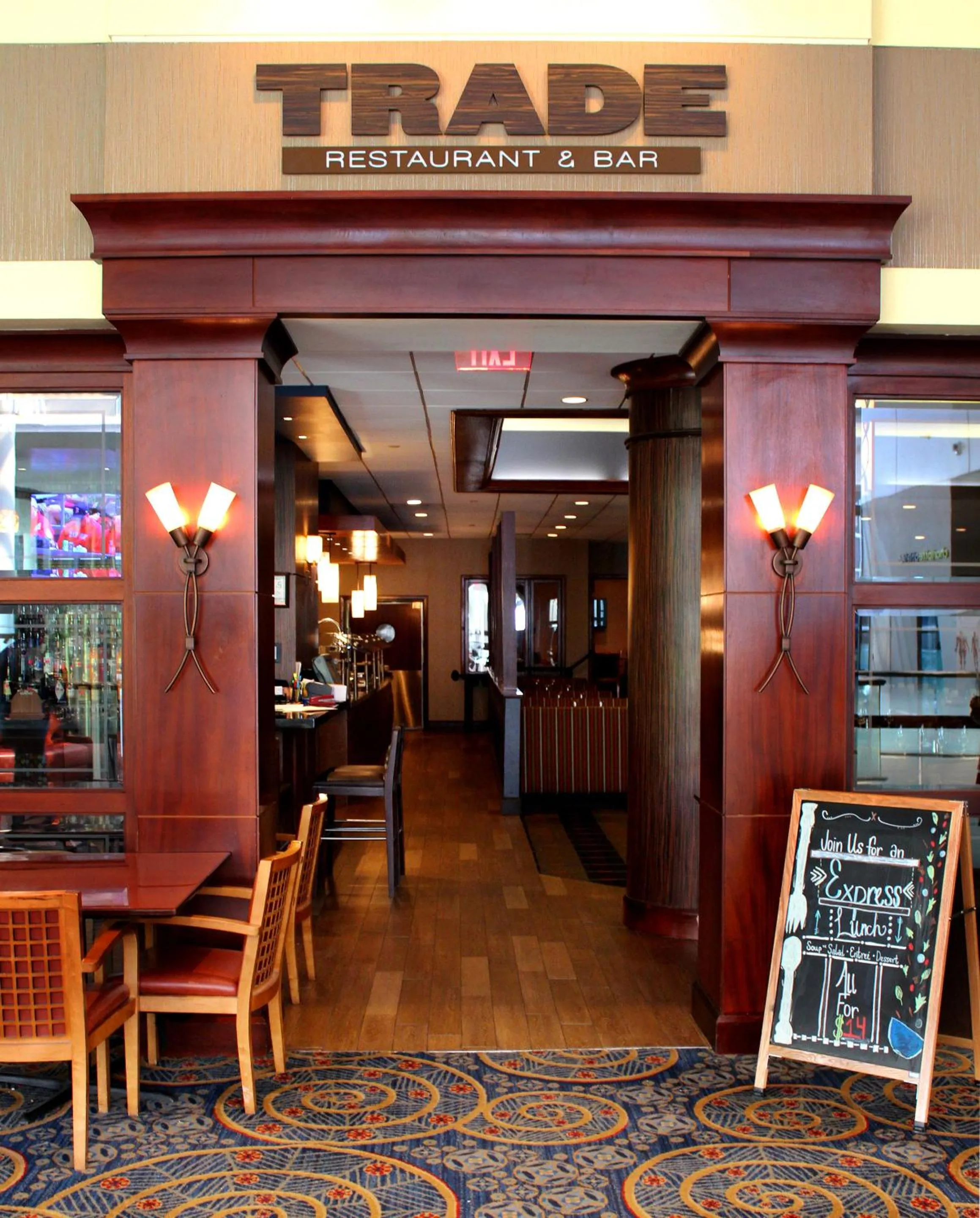 Restaurant/places to eat in Omni Charlotte Hotel