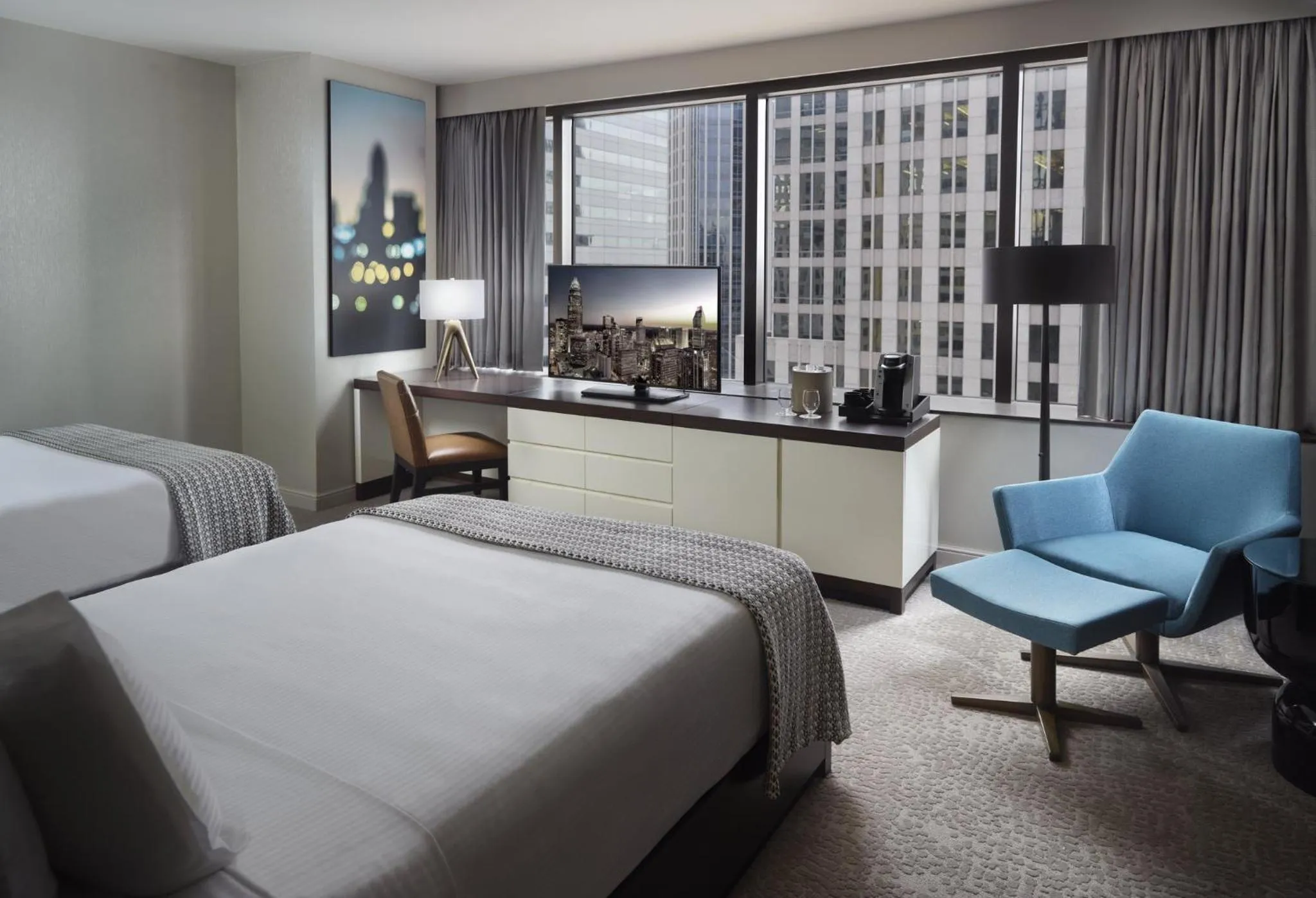 Photo of the whole room, Bed in Omni Charlotte Hotel