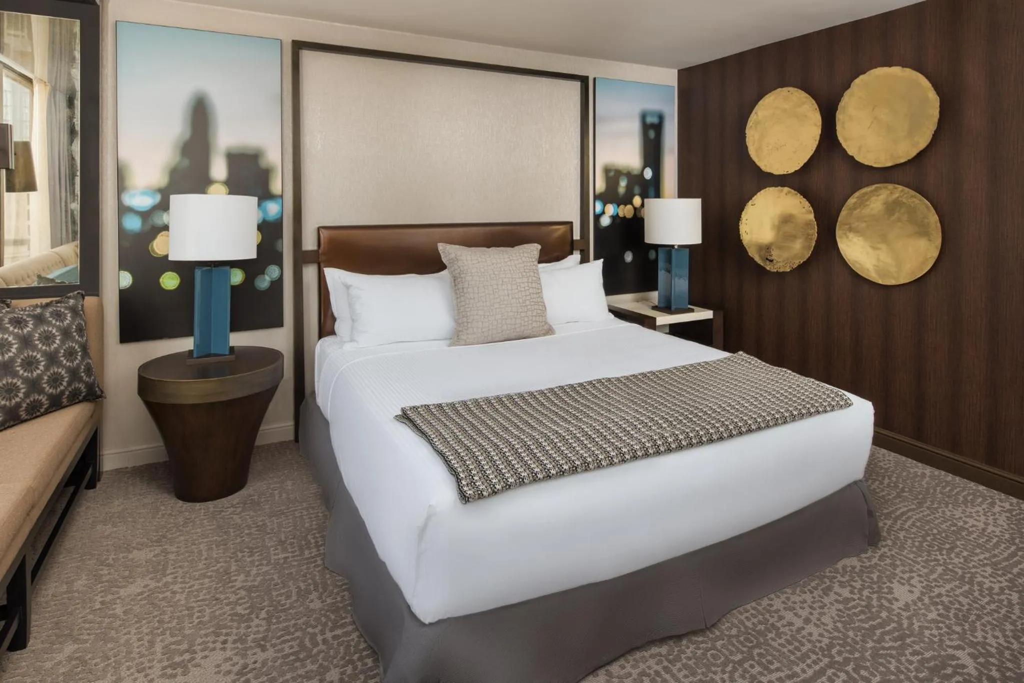 Photo of the whole room, Bed in Omni Charlotte Hotel