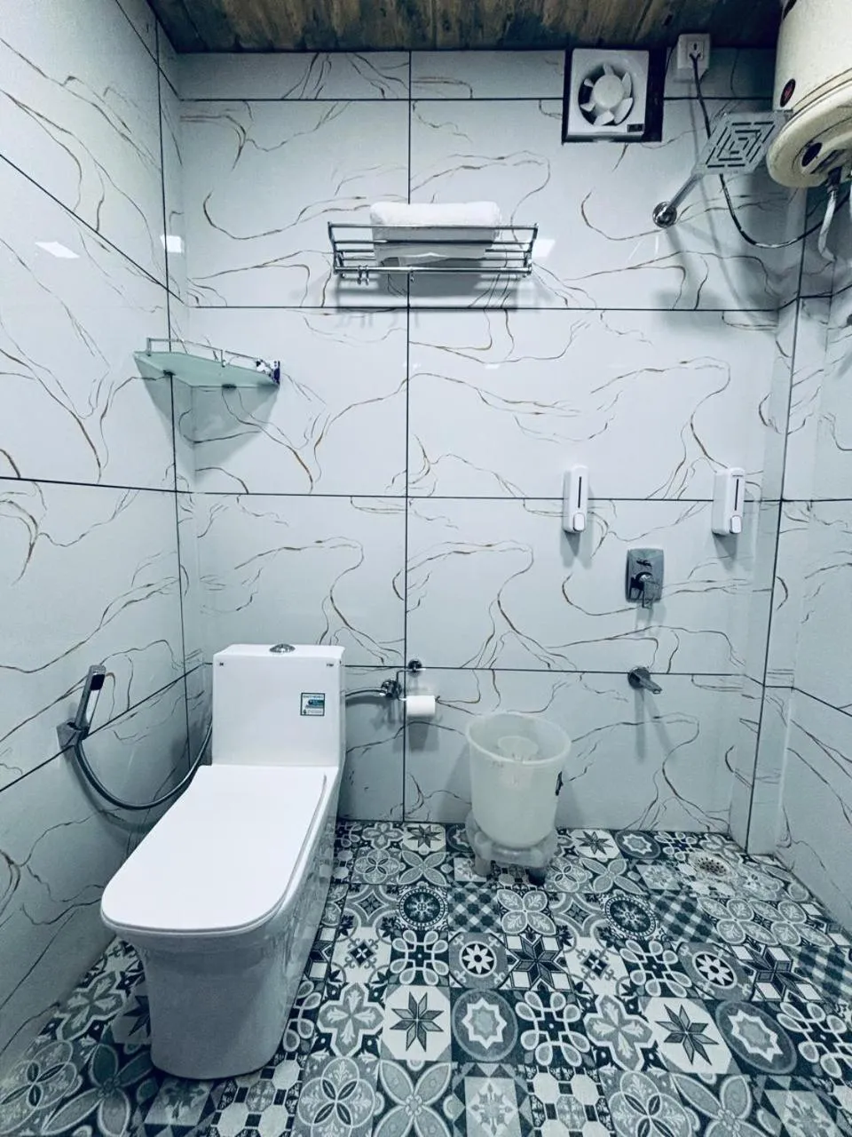 Shower in Hotel Amar