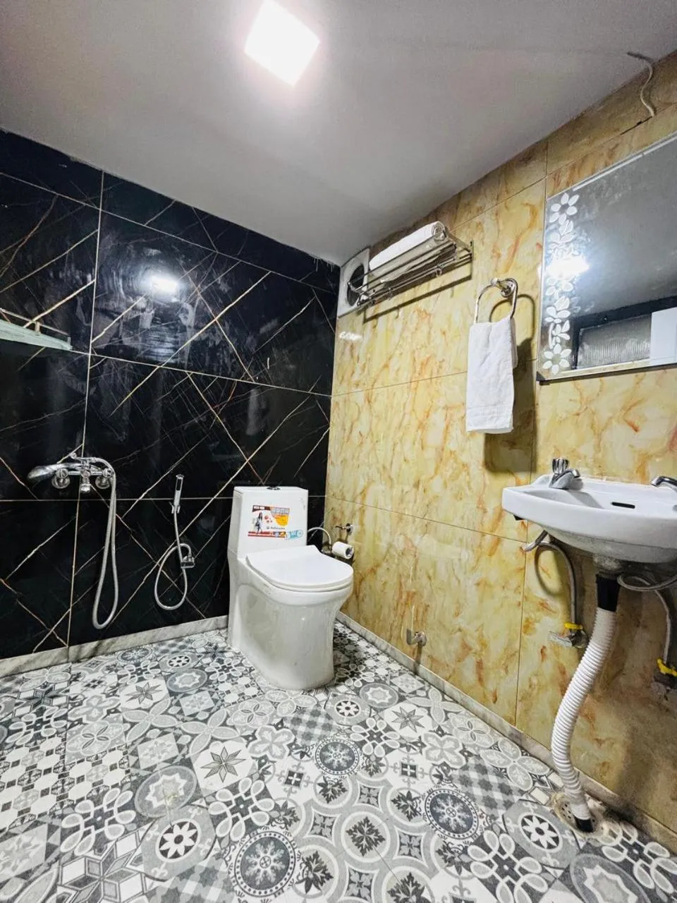 Shower in Hotel Amar