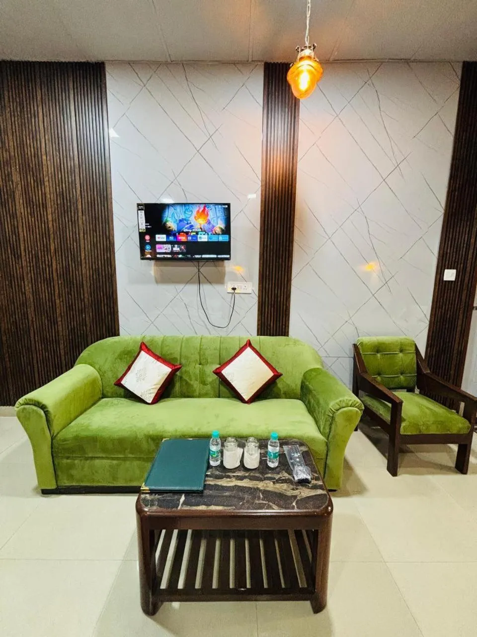 Communal lounge/ TV room in Hotel Amar