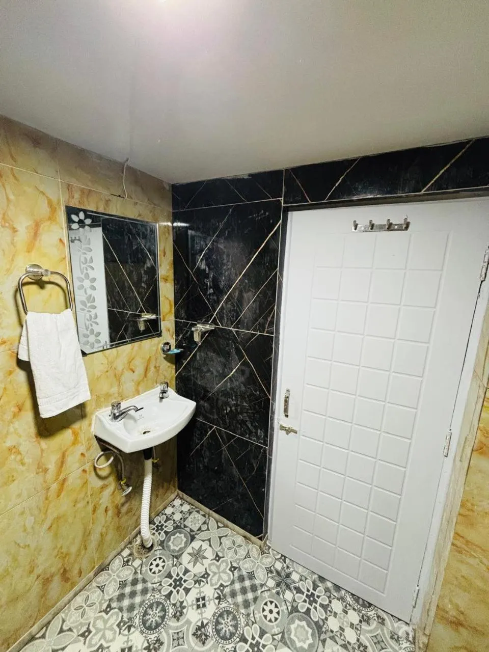 Shower in Hotel Amar