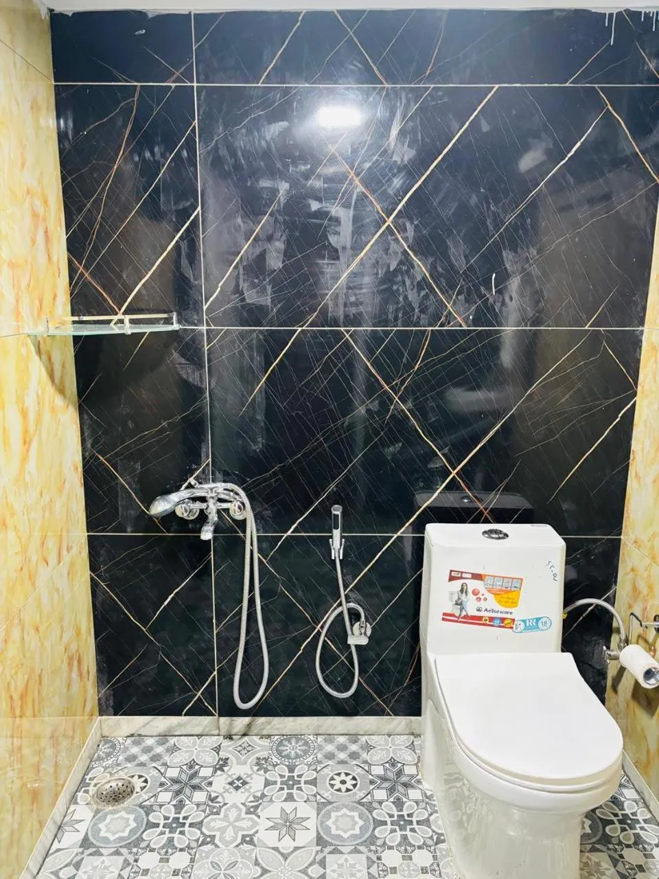 Shower in Hotel Amar