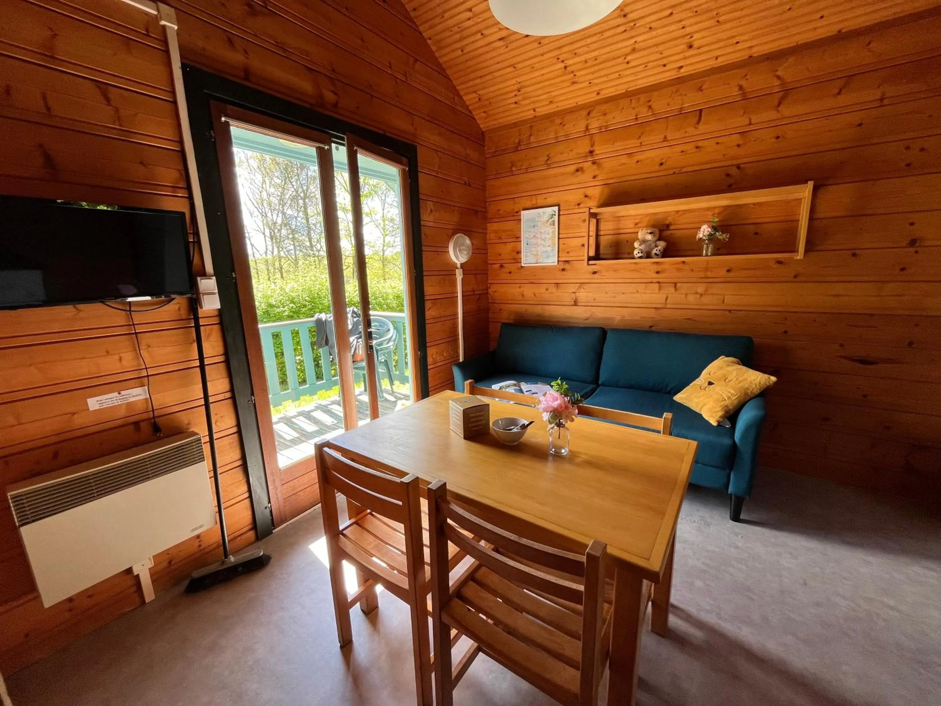 Living room in Camping du Lac de Saint-Pardoux