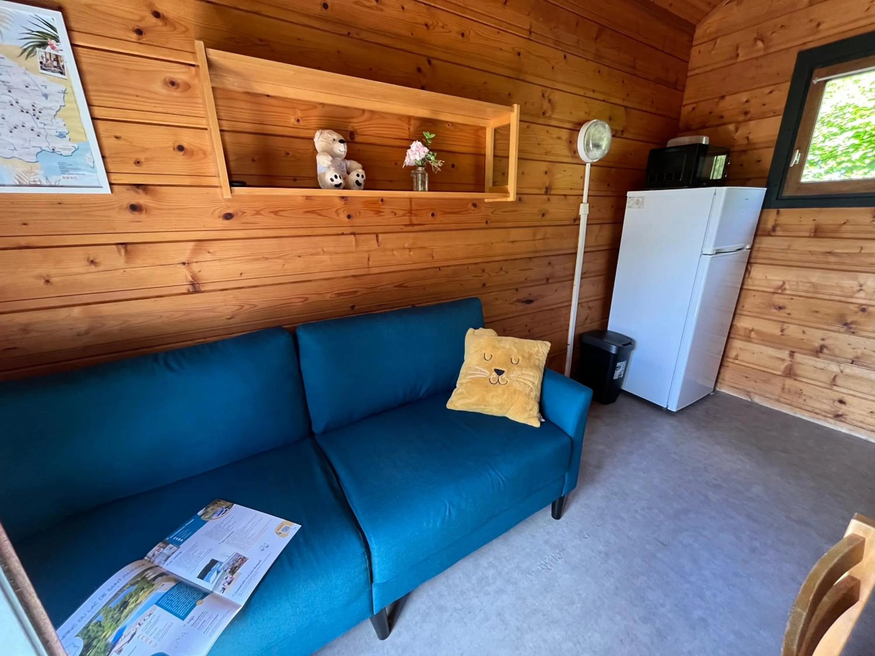 Living room in Camping du Lac de Saint-Pardoux