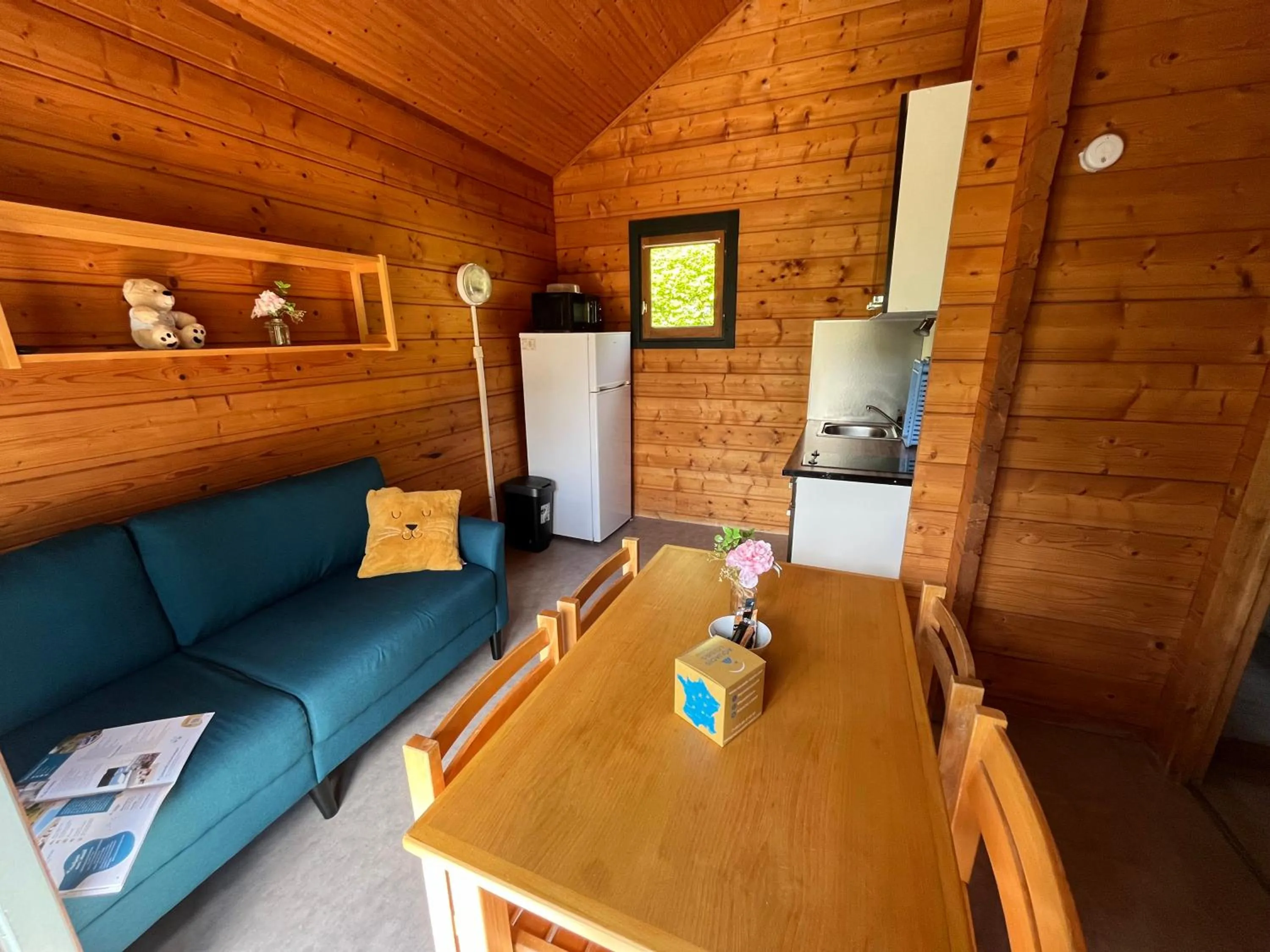 Living room in Camping du Lac de Saint-Pardoux