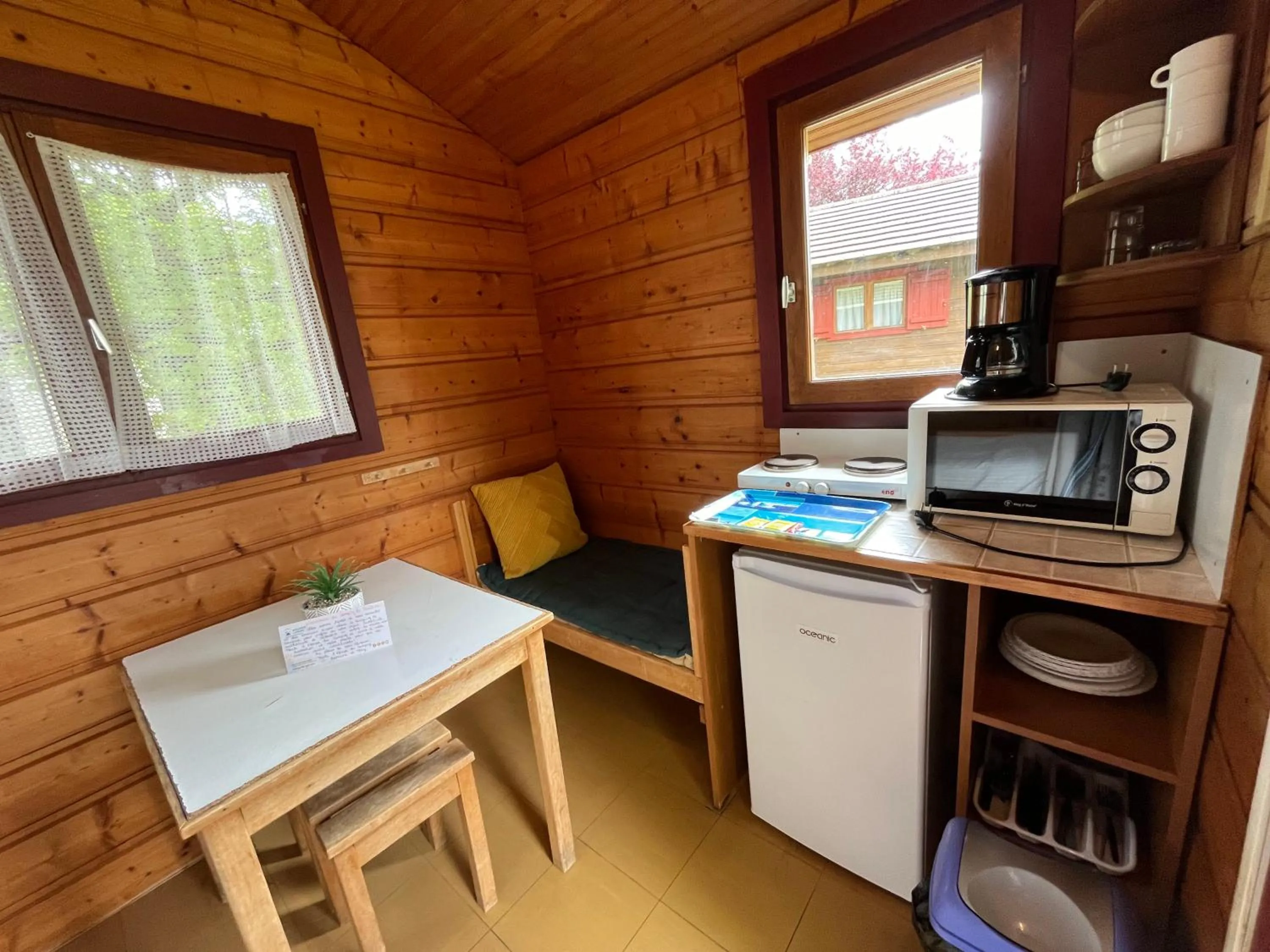 kitchen in Camping de Saulieu