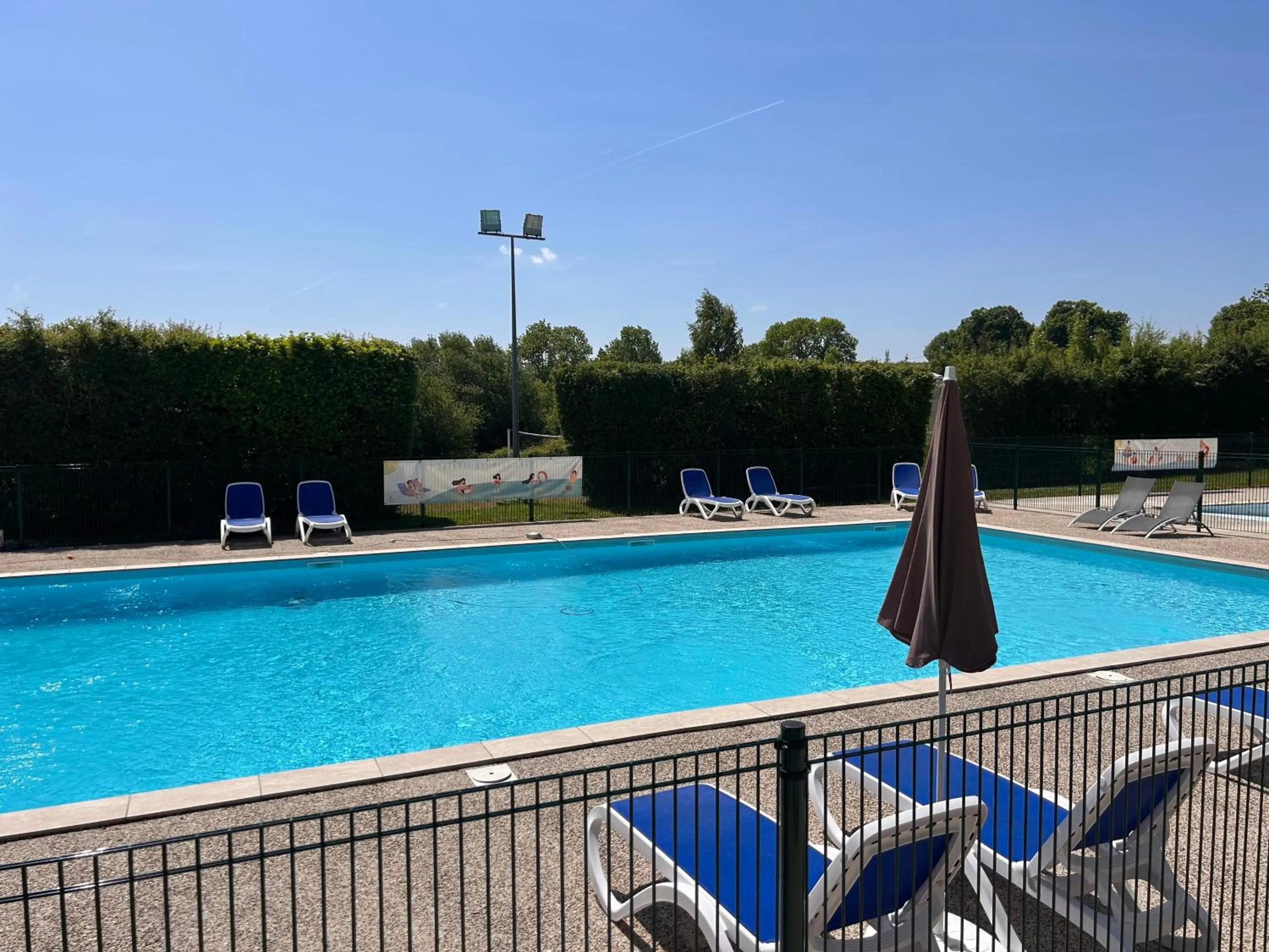 Swimming pool in Camping de Saulieu