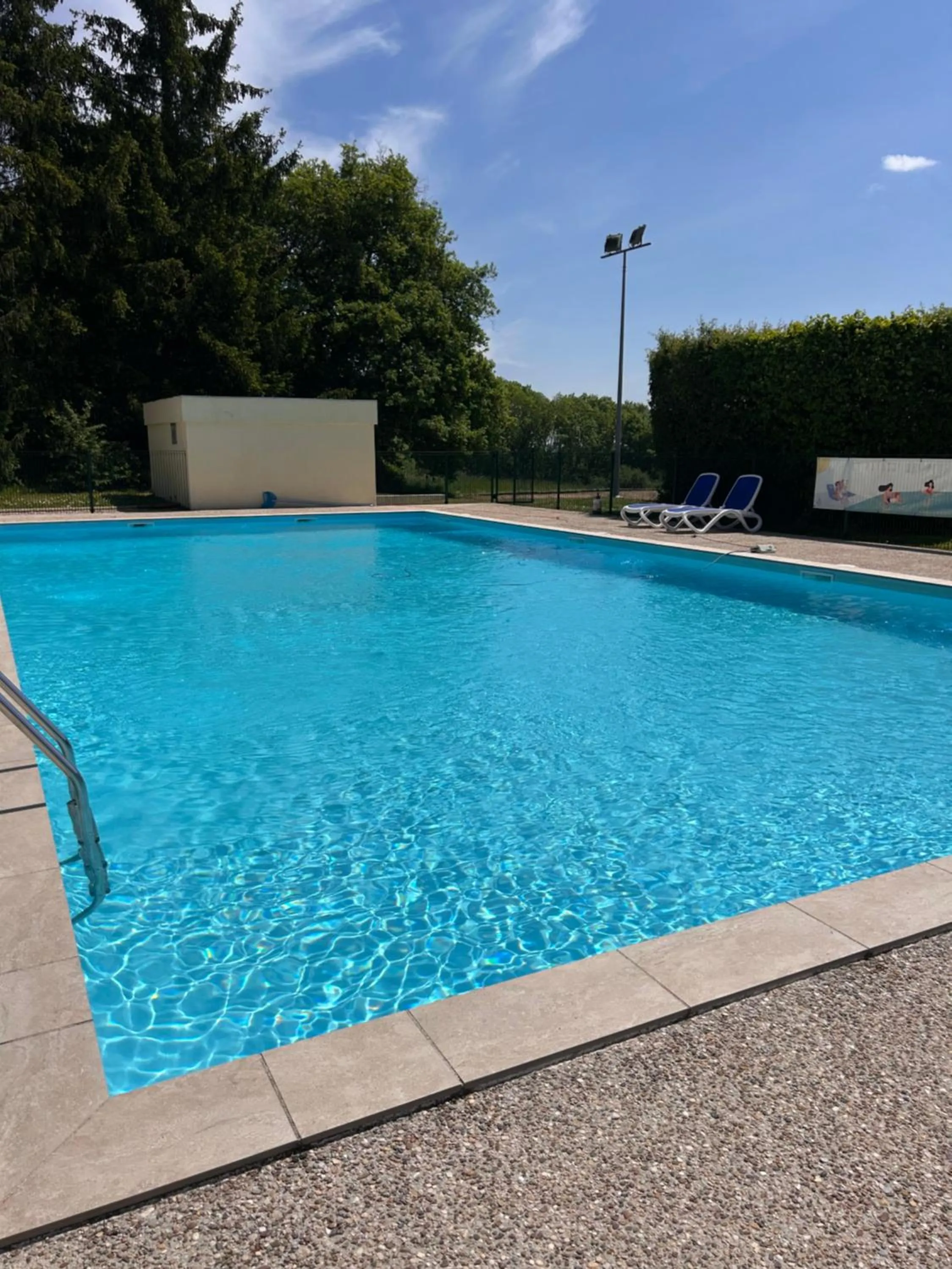 Swimming pool in Camping de Saulieu
