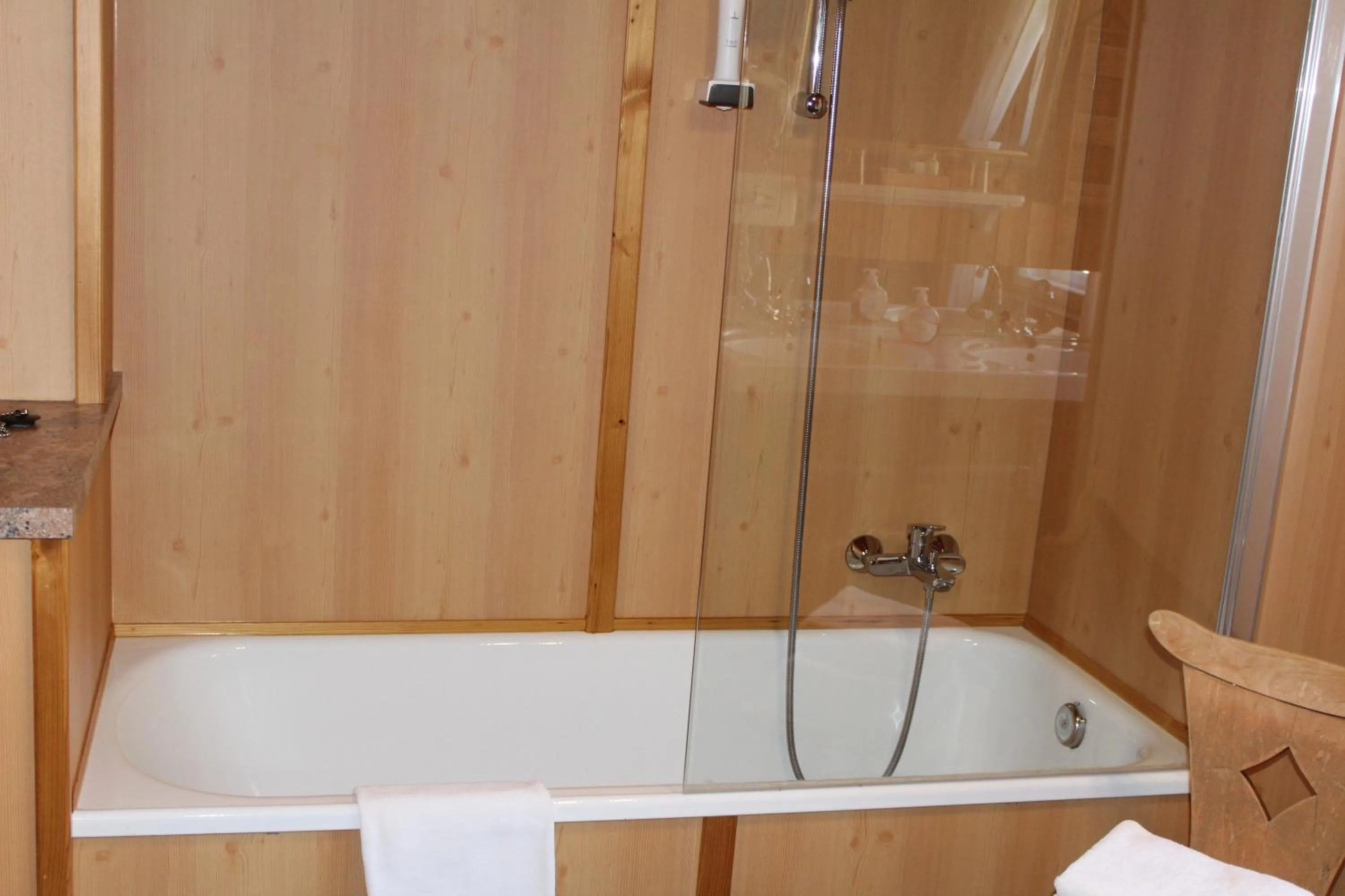 Bath in Hotel Schlosswirt