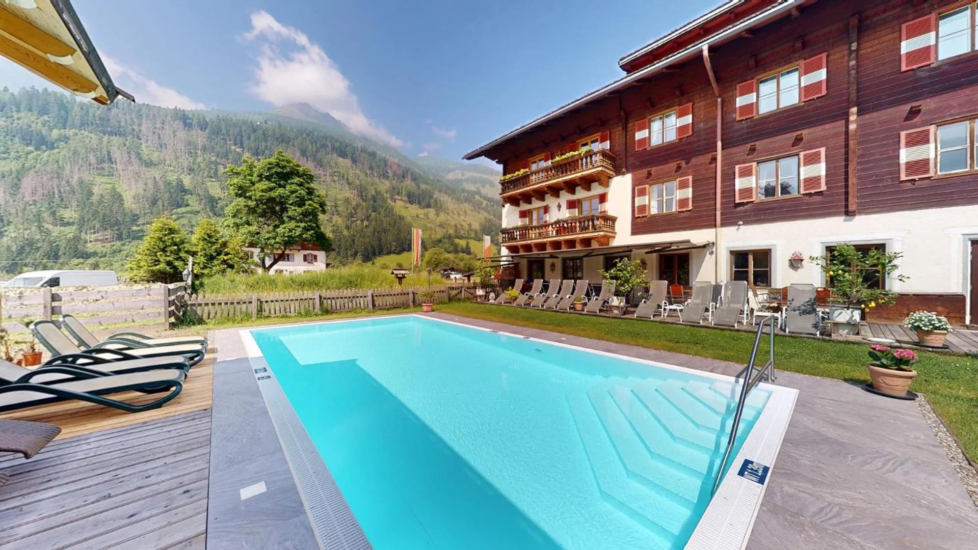 Swimming pool in Hotel Schlosswirt
