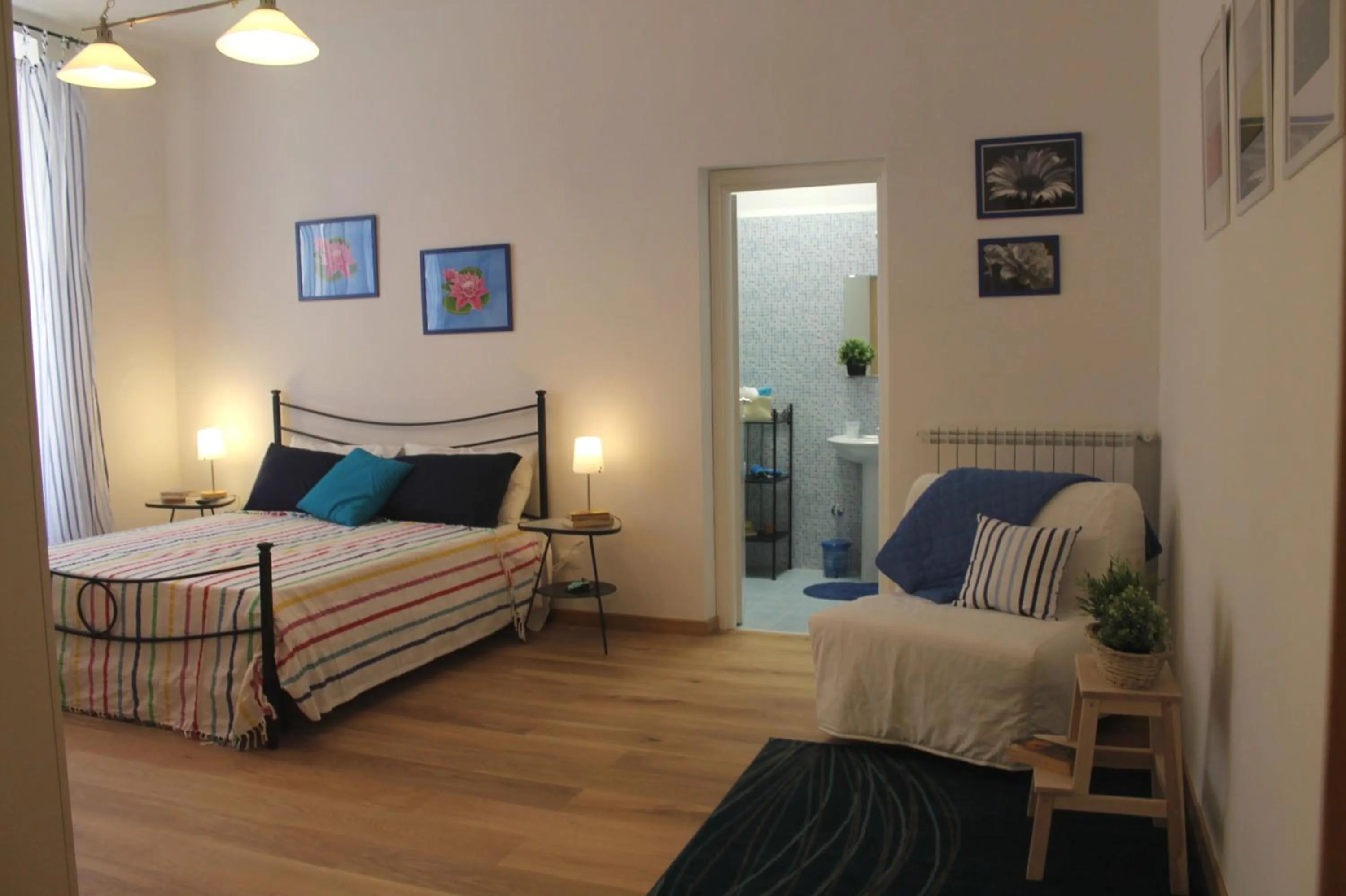 Bedroom, Bed in Home 103