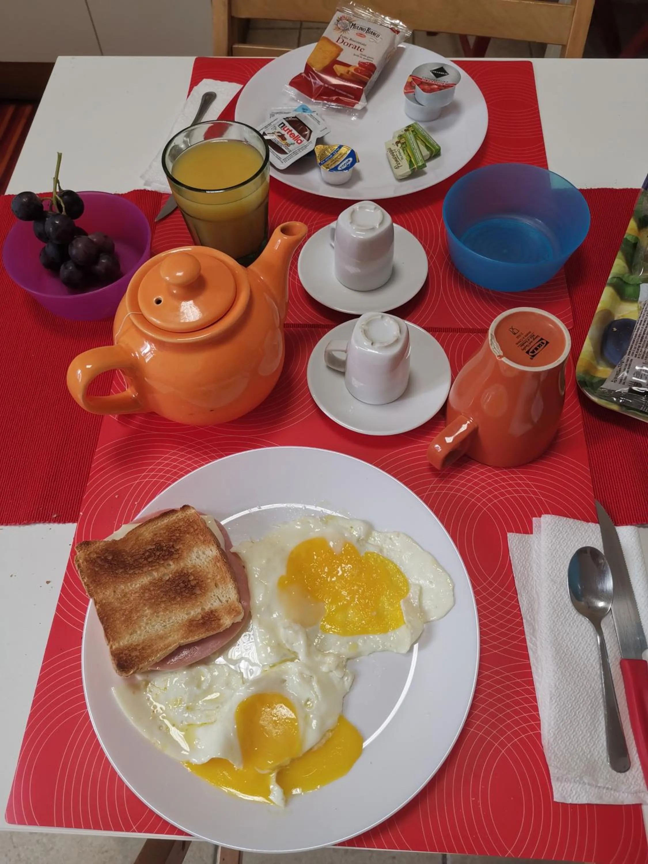 Coffee/tea facilities in Home 103