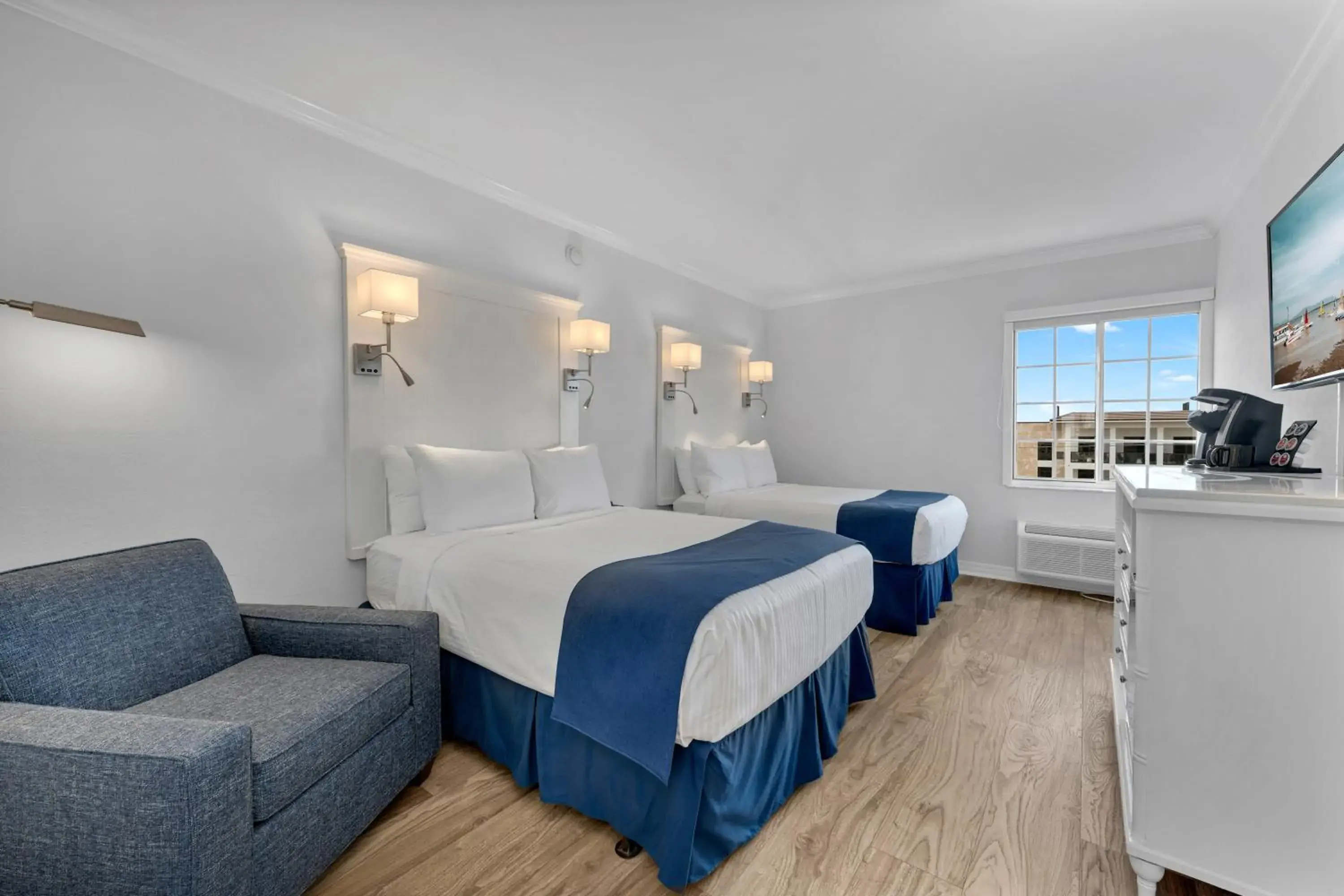 Bed in Bayfront Inn 5th Avenue Bed in Bayfront Inn 5th Avenue