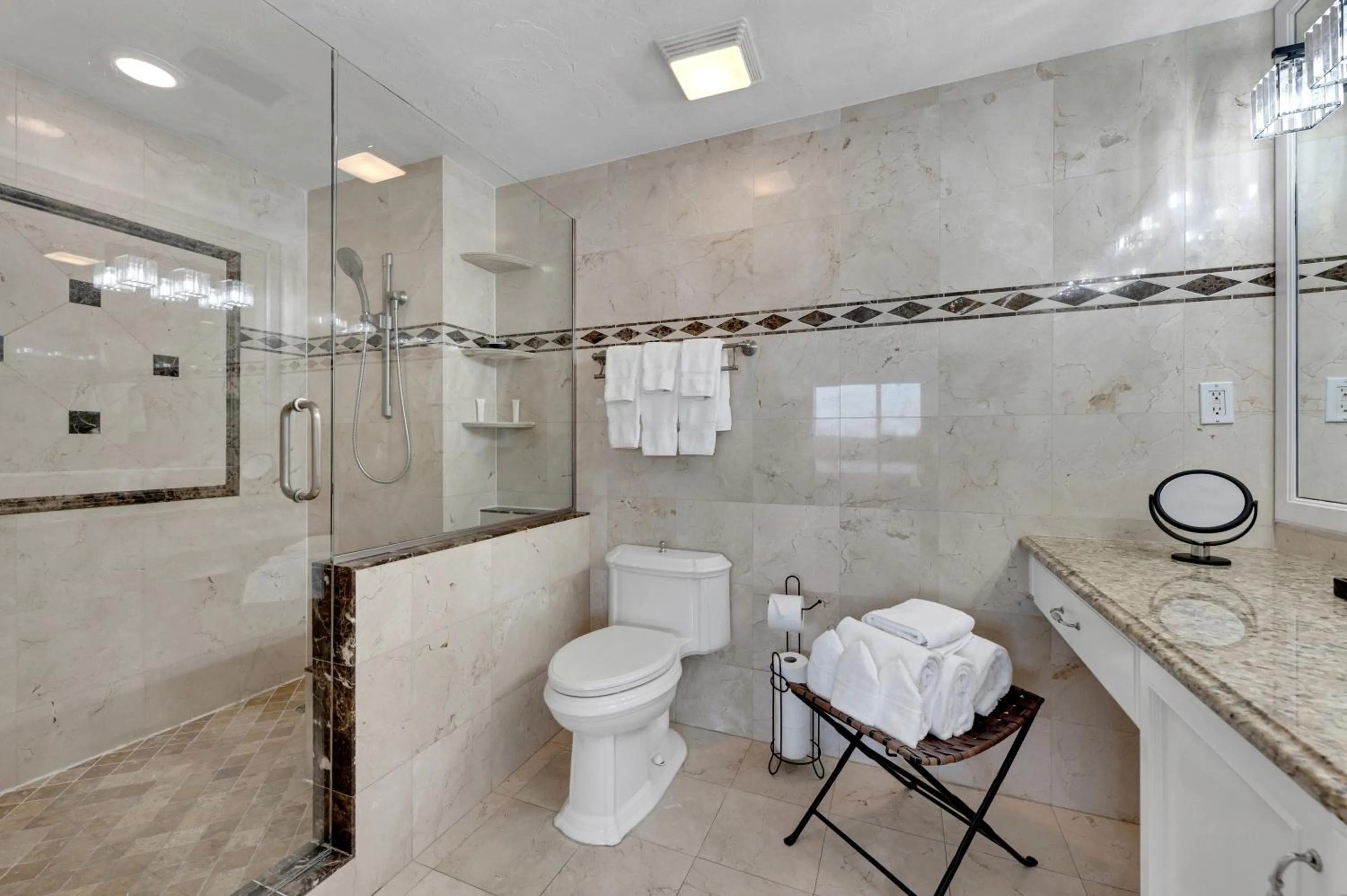 Shower in Bayfront Inn 5th Avenue