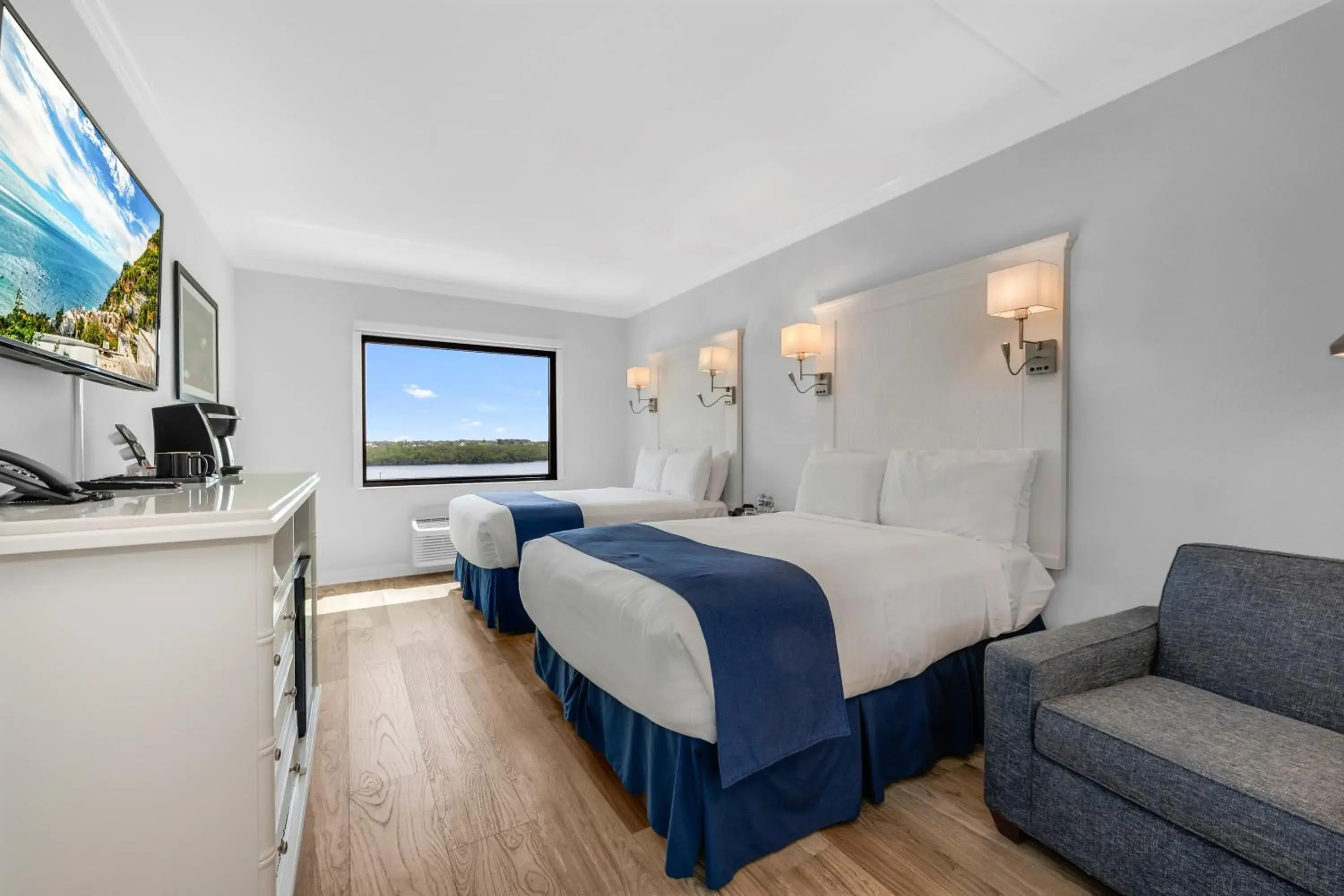 Bed in Bayfront Inn 5th Avenue Bed in Bayfront Inn 5th Avenue