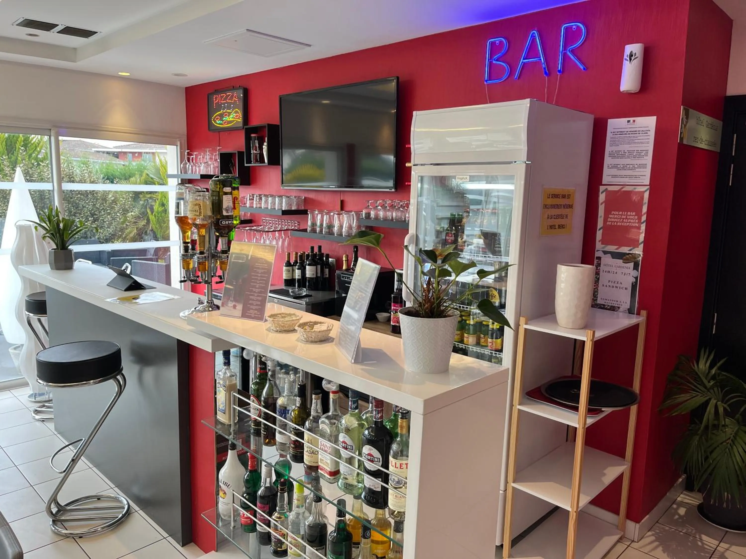 Lounge or bar in Hôtel Gardenia Bordeaux Est