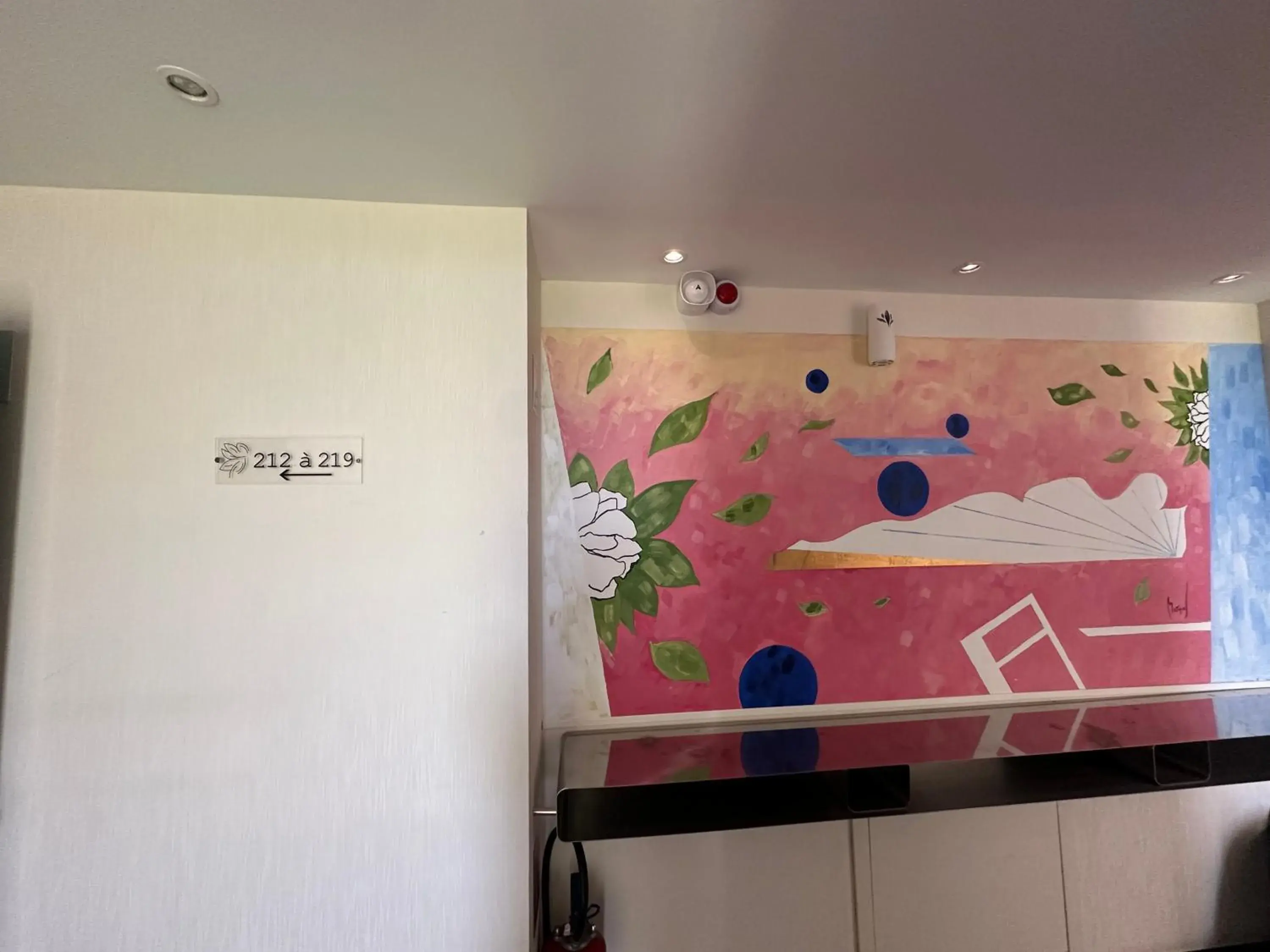 Property building in Hôtel Gardenia Bordeaux Est Property building in Hôtel Gardenia Bordeaux Est