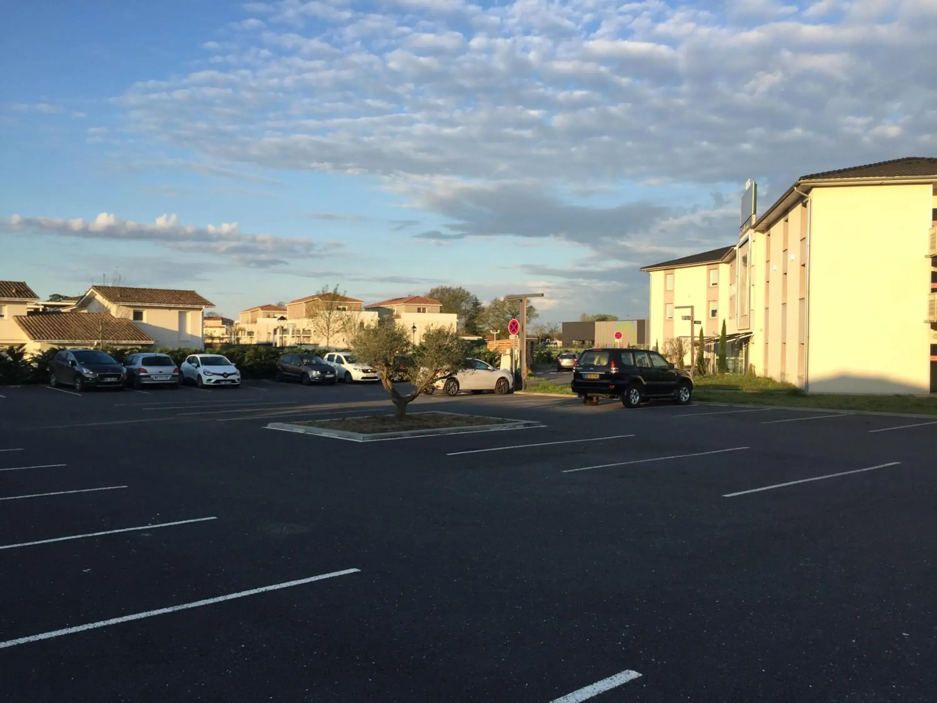 Facade/entrance in Hôtel Gardenia Bordeaux Est Facade/entrance in Hôtel Gardenia Bordeaux Est