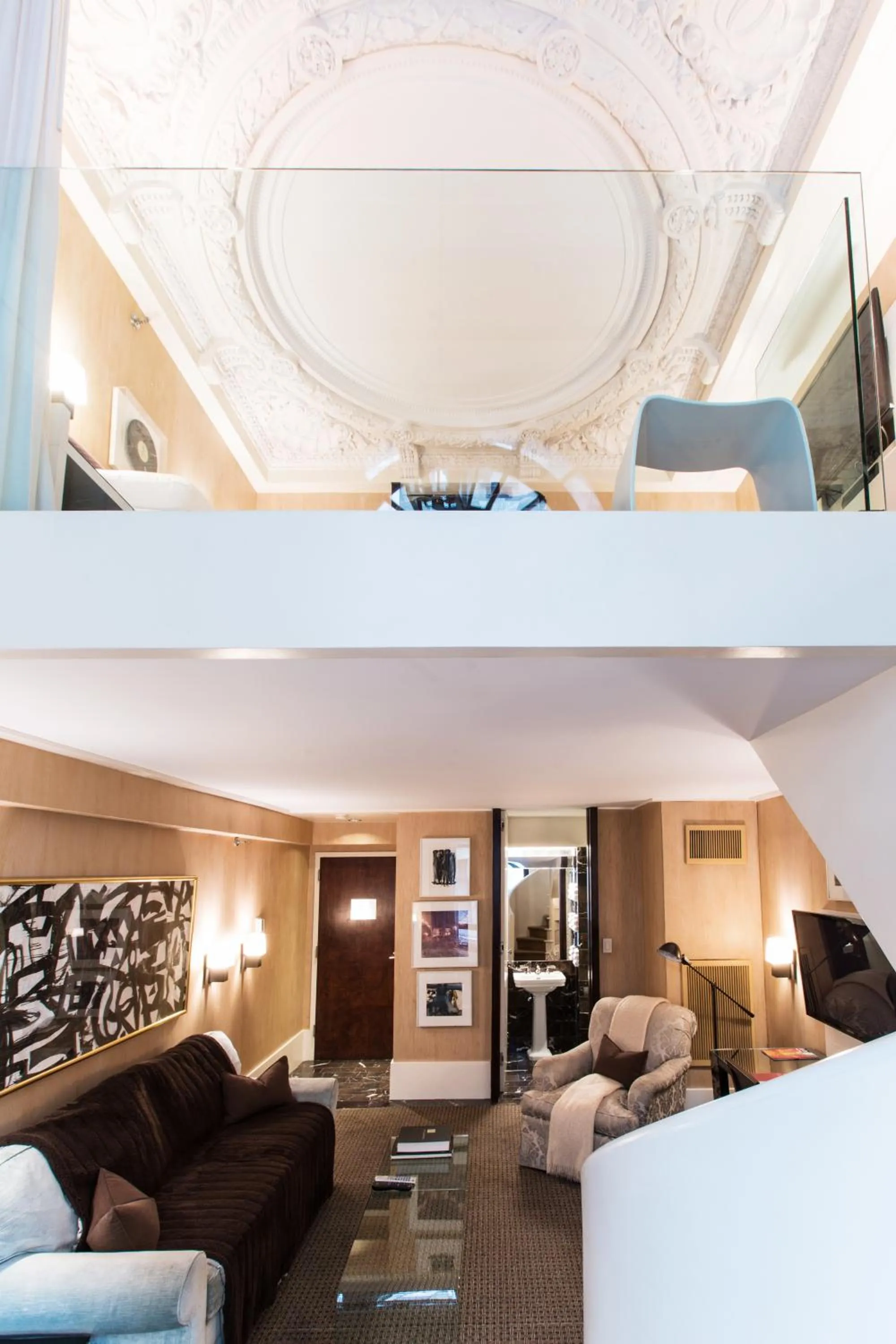 Living room, Bed in City Club Hotel