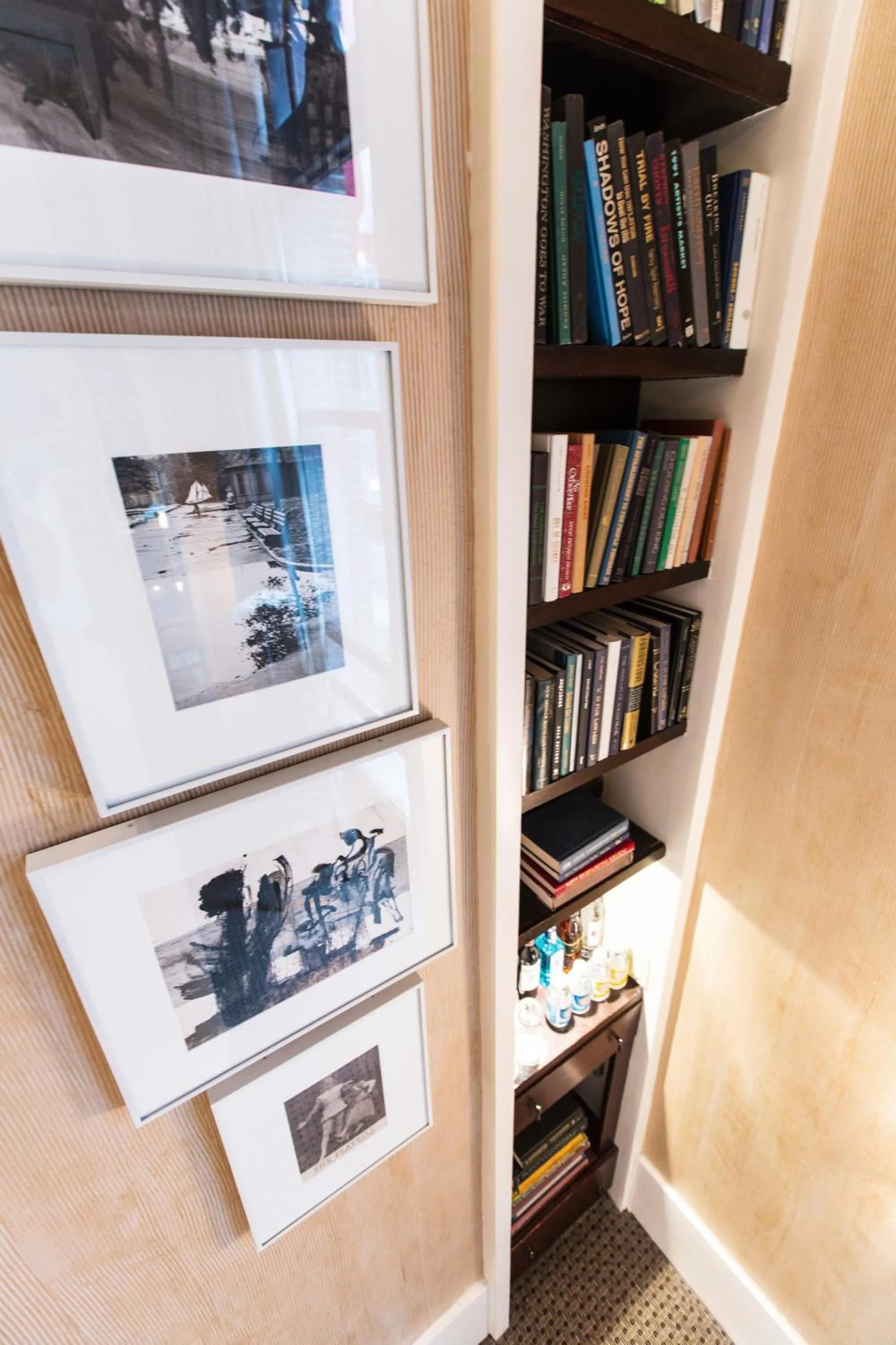 Library in City Club Hotel