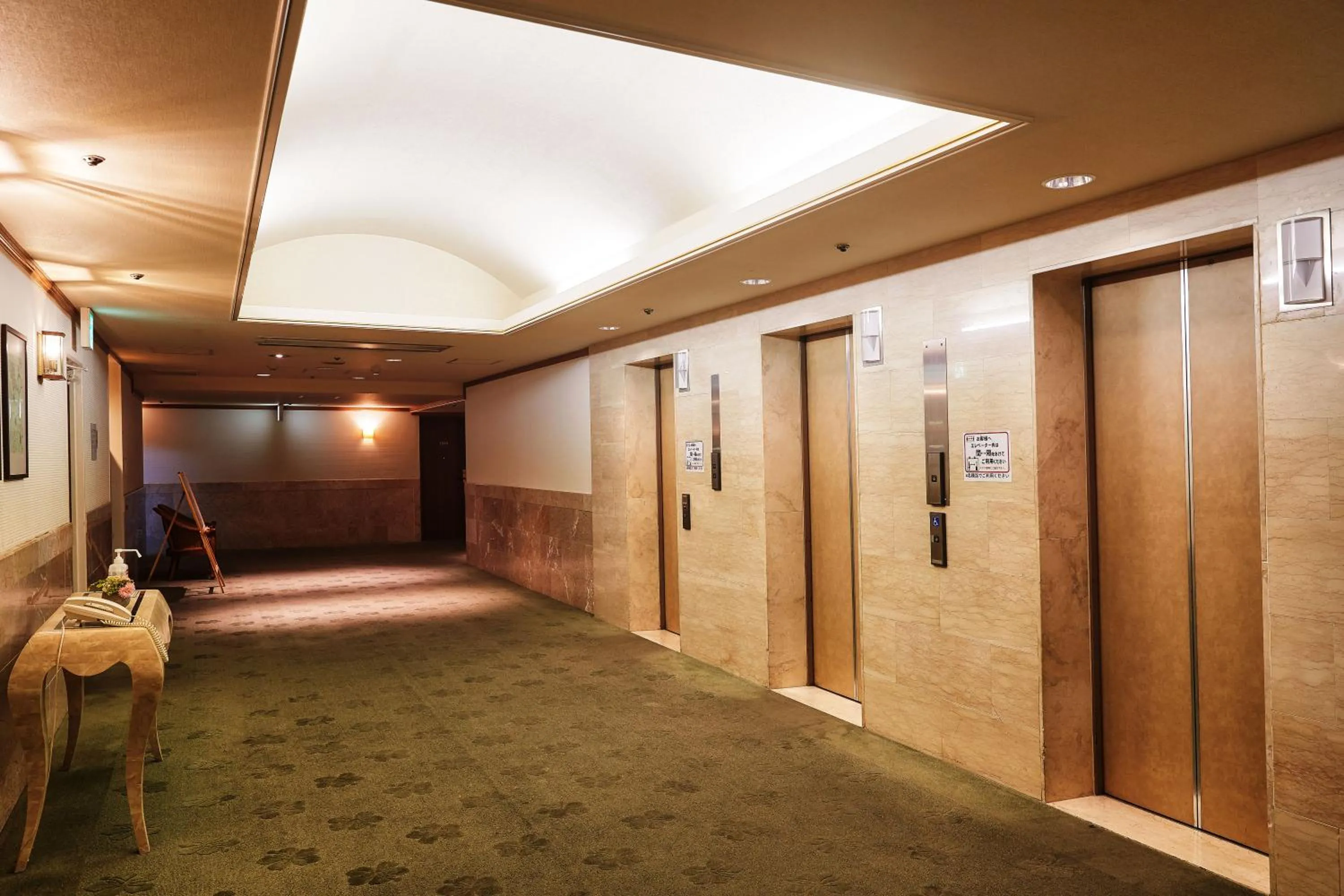 elevator in Pacific Hotel Okinawa