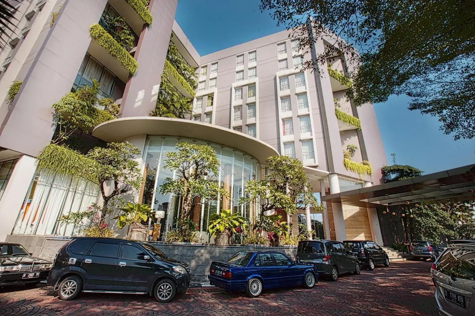 Facade/entrance in Soll Marina Hotel Serpong Facade/entrance in Soll Marina Hotel Serpong
