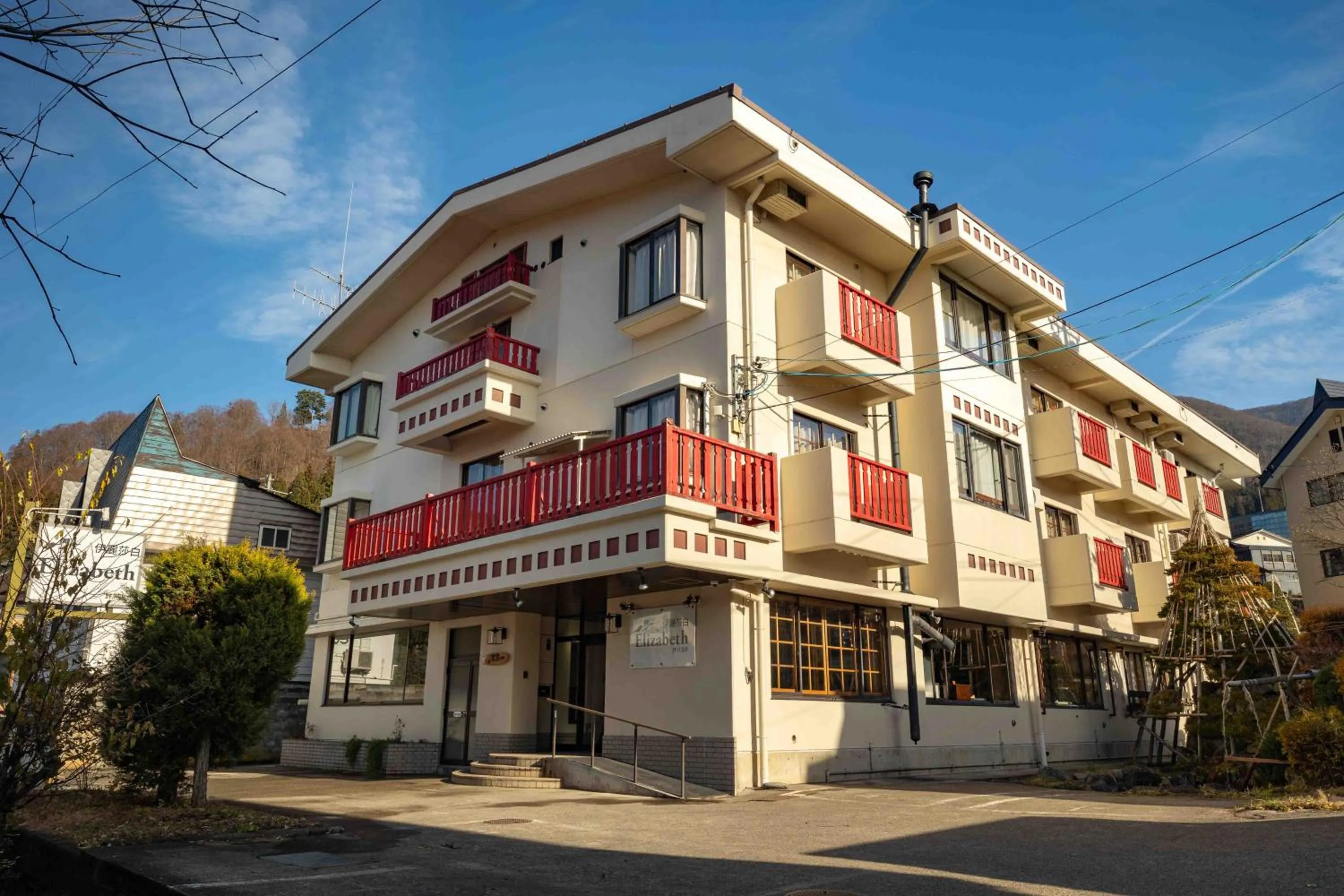 Property building in Elizabeth