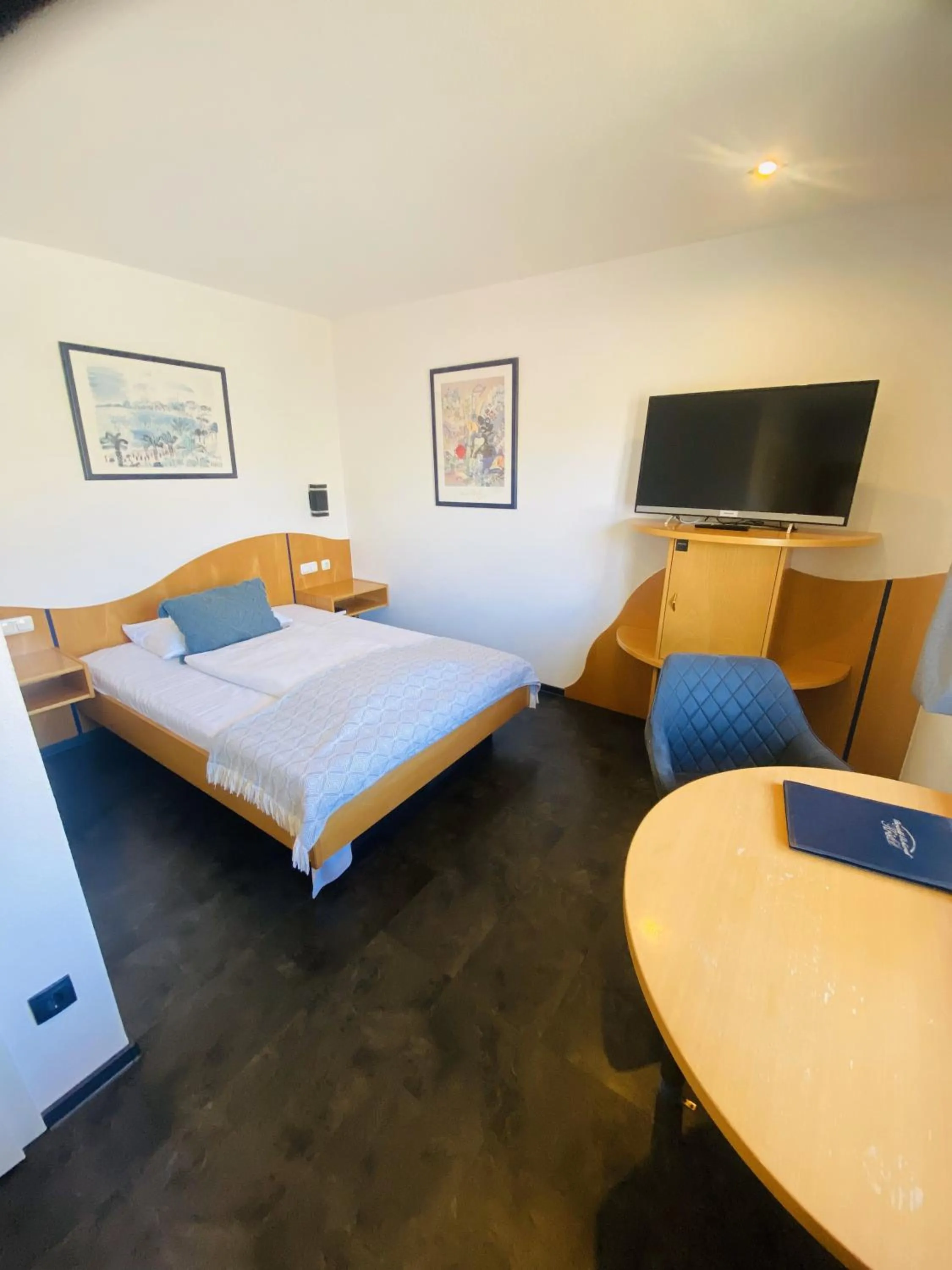 Photo of the whole room, Bed in Berghotel Kristall