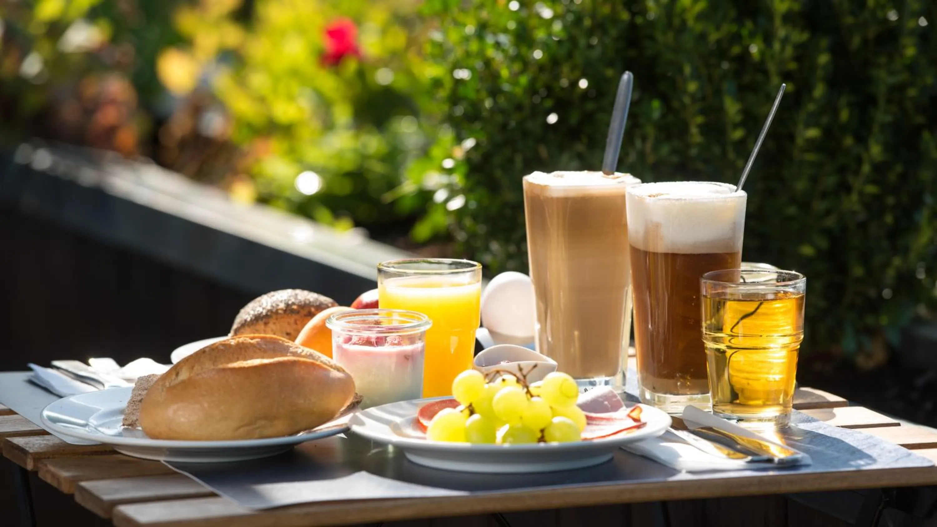 Buffet breakfast in Berghotel Kristall