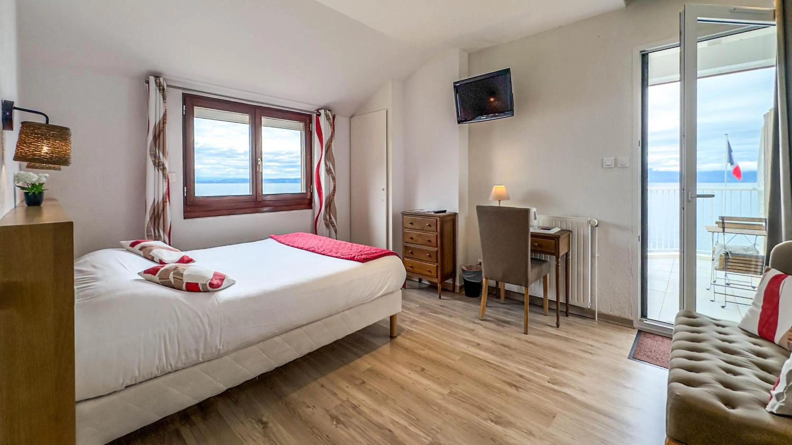 Bedroom, Bed in Hôtel De La Plage