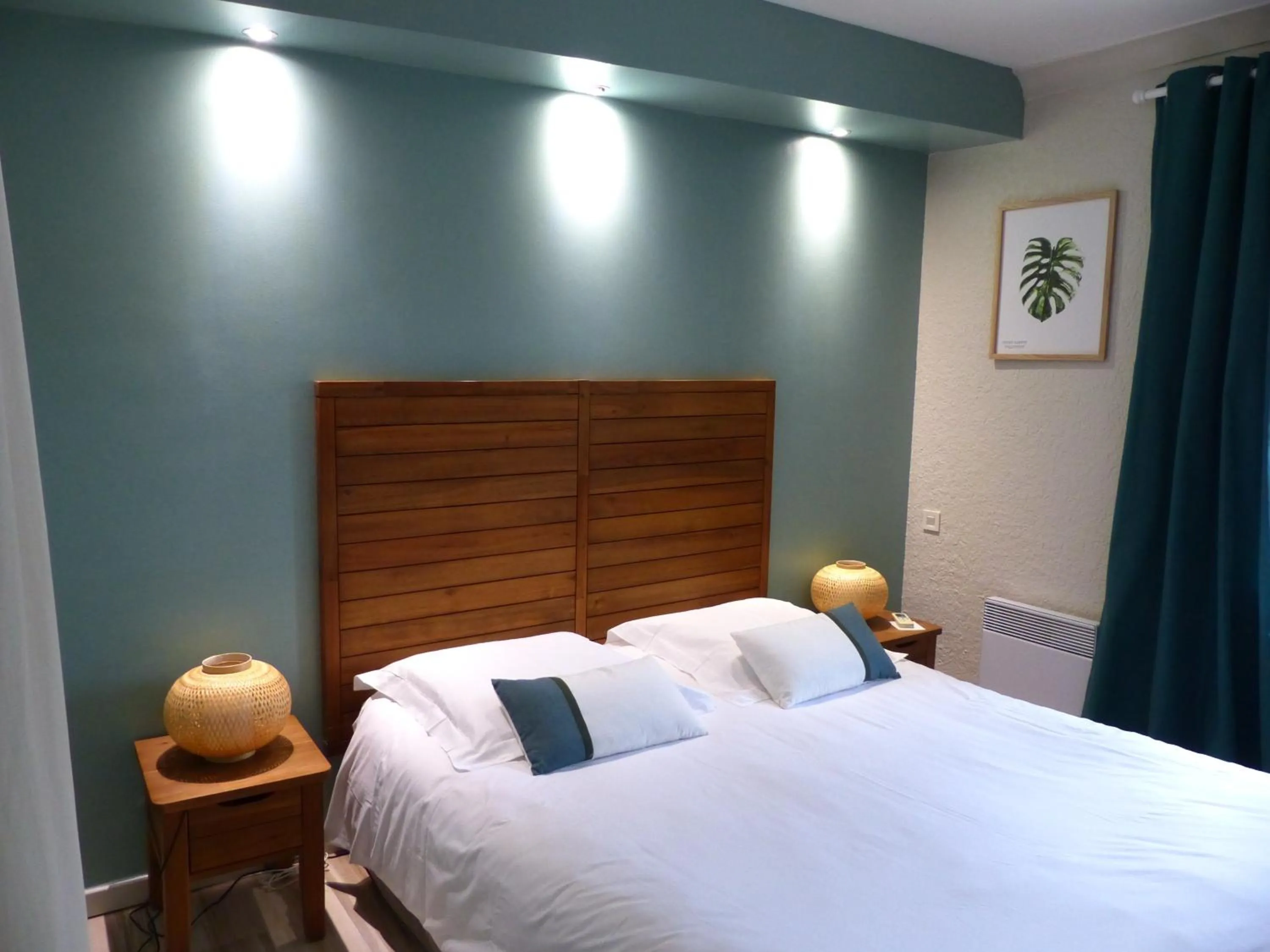 Photo of the whole room, Bed in Logis Hôtel La Sommellerie