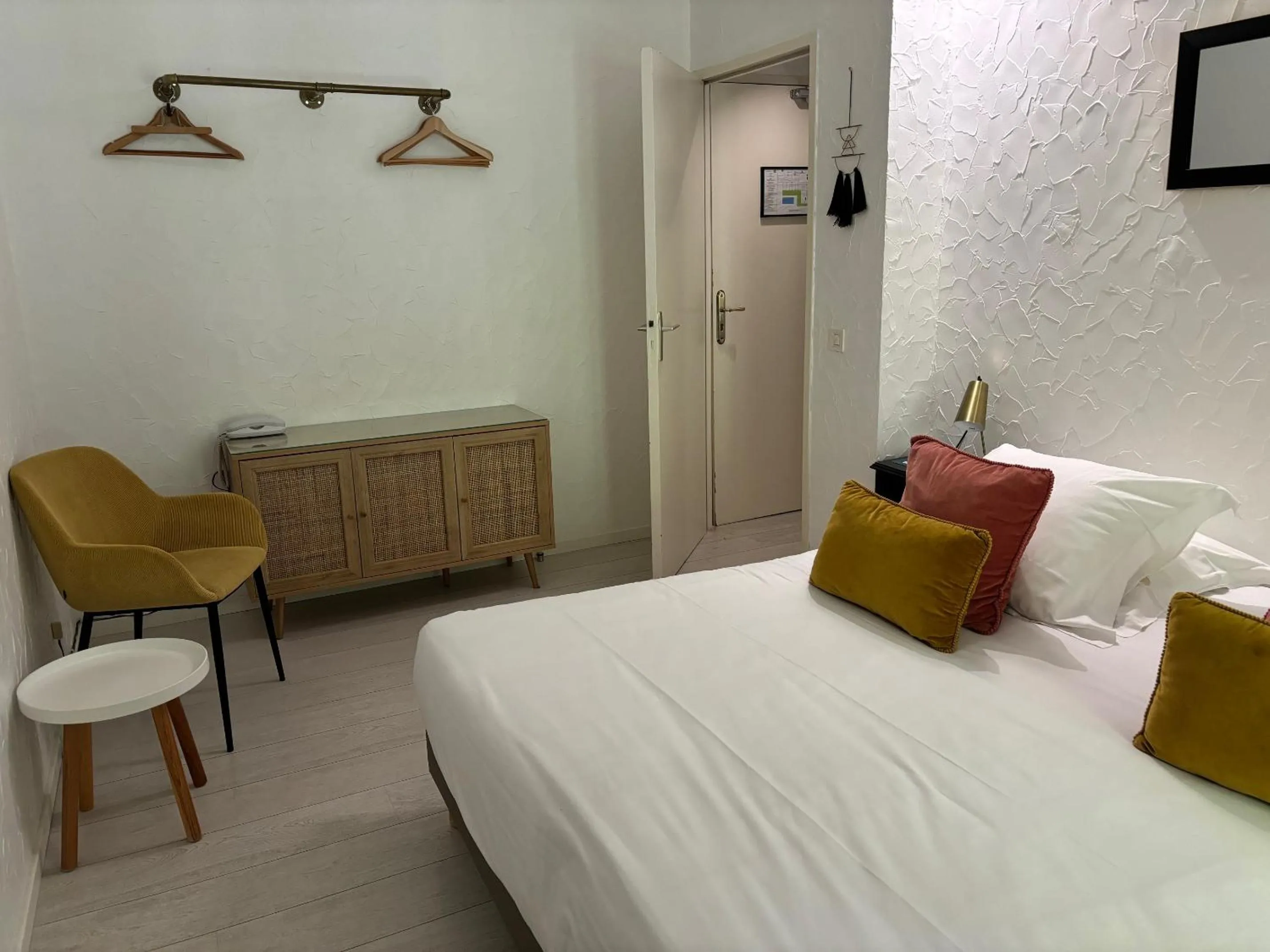 Photo of the whole room, Bed in Logis Hôtel La Sommellerie