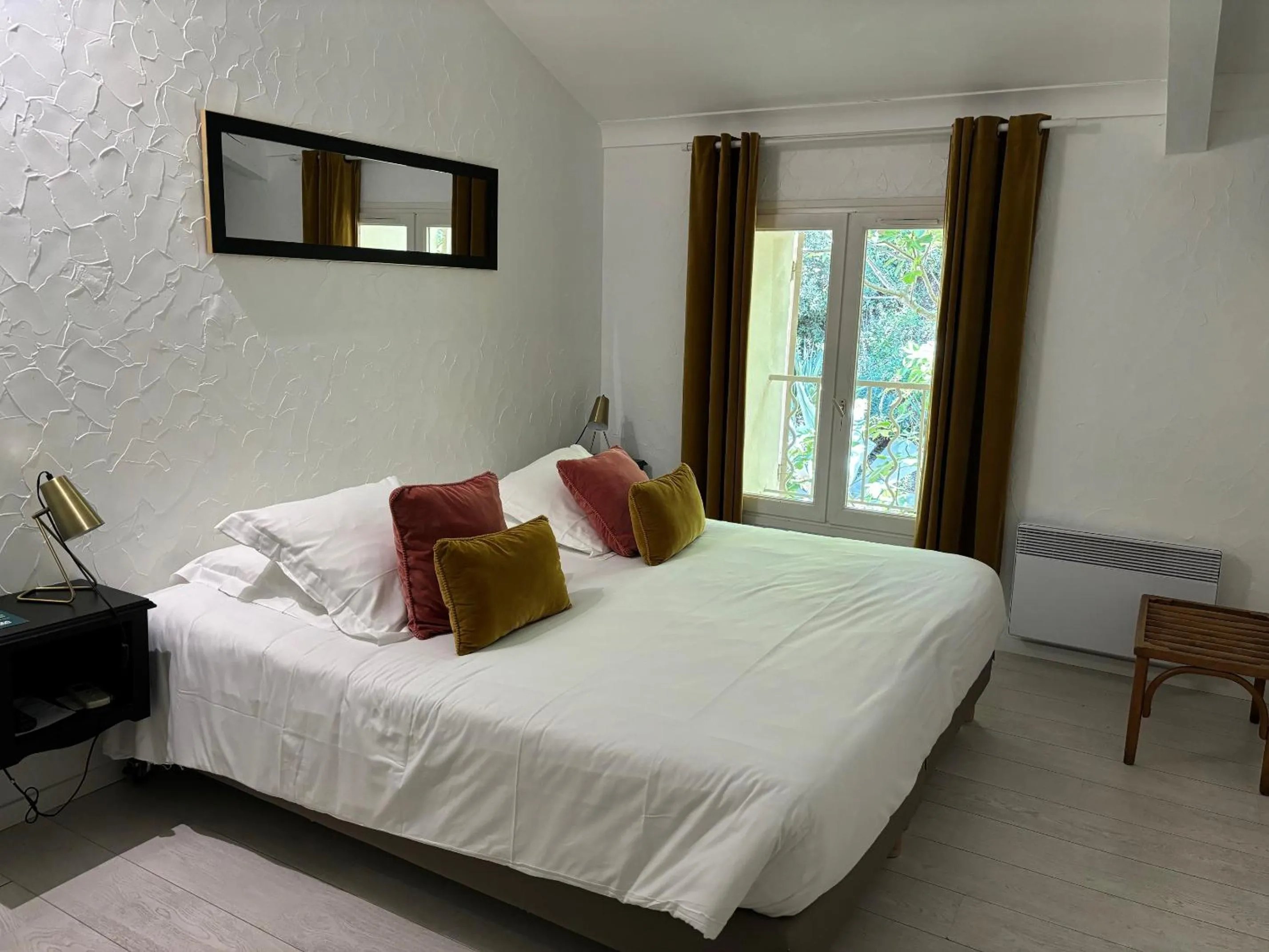 Photo of the whole room, Bed in Logis Hôtel La Sommellerie