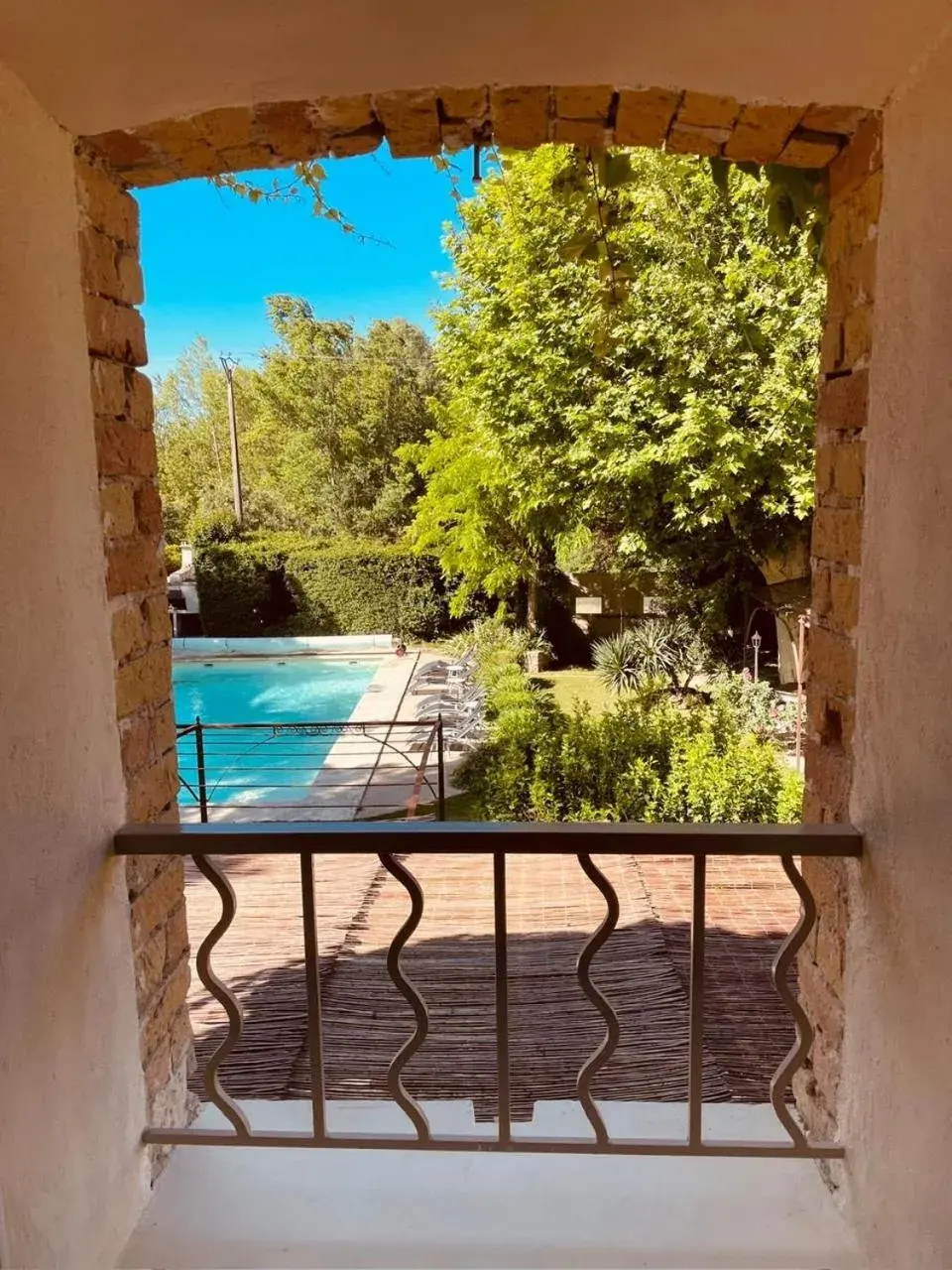 Queen Room with Pool View in Logis Hôtel La Sommellerie Queen Room with Pool View in Logis Hôtel La Sommellerie