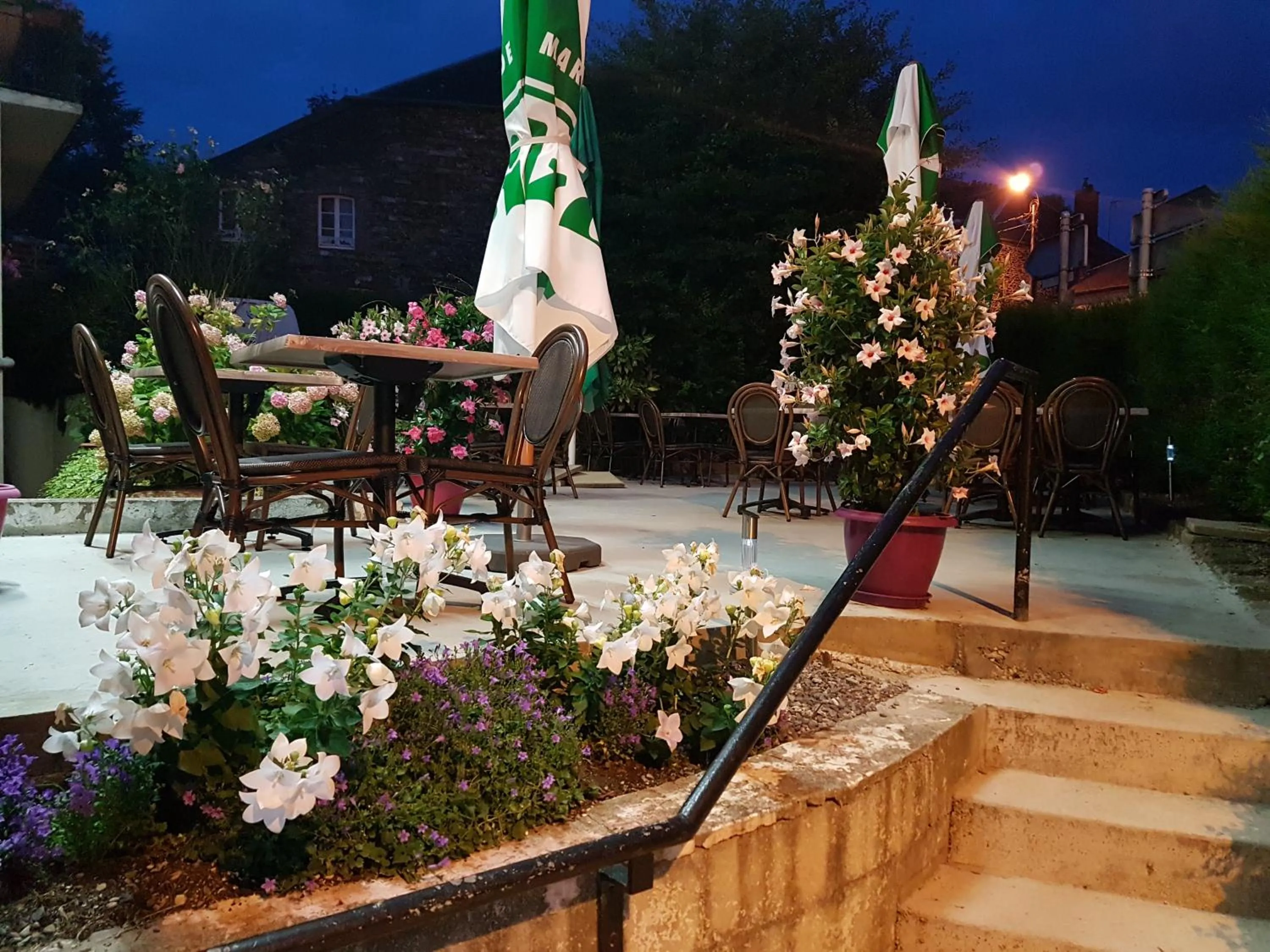 Patio in Logis Hôtel Restaurant Le Franco Belge