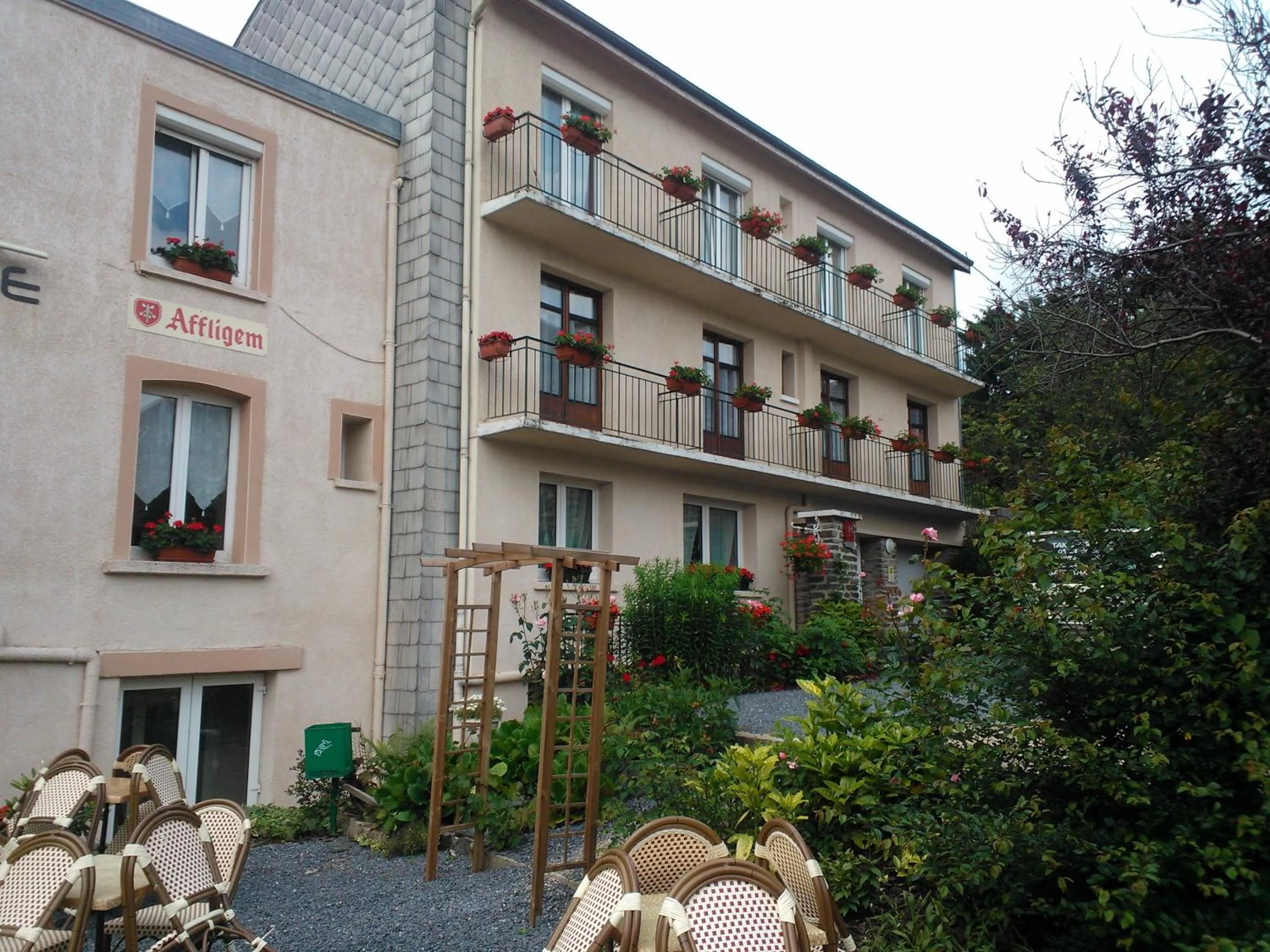 Facade/entrance in Logis Hôtel Restaurant Le Franco Belge