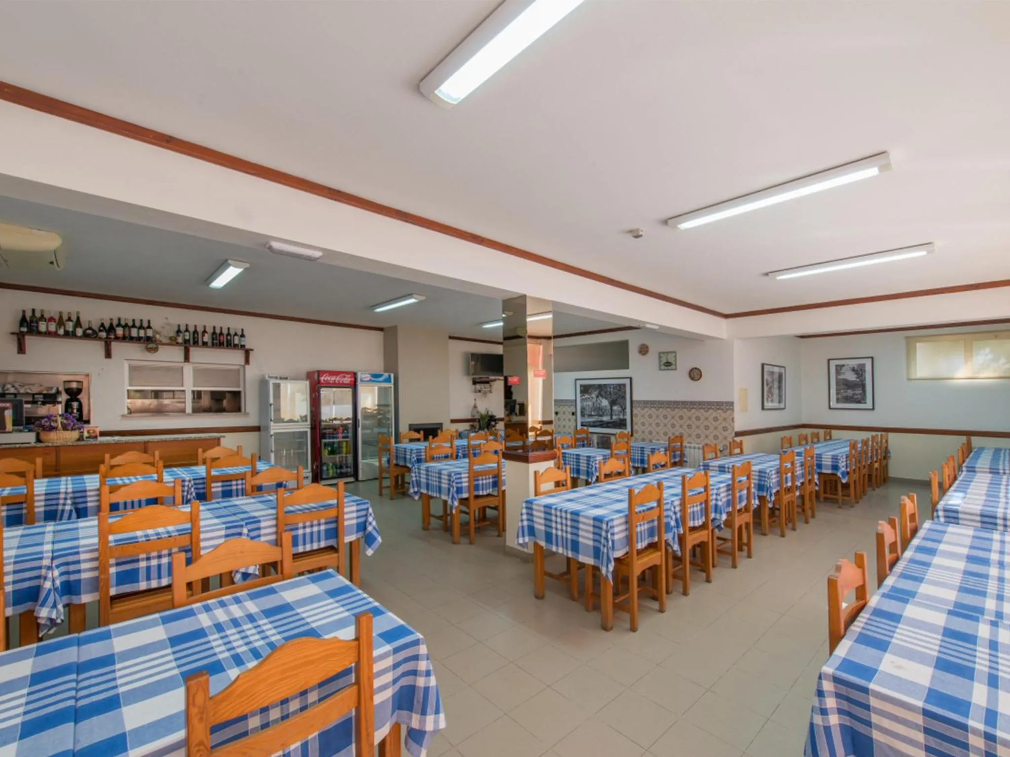 Restaurant/places to eat in Alojamento Correia
