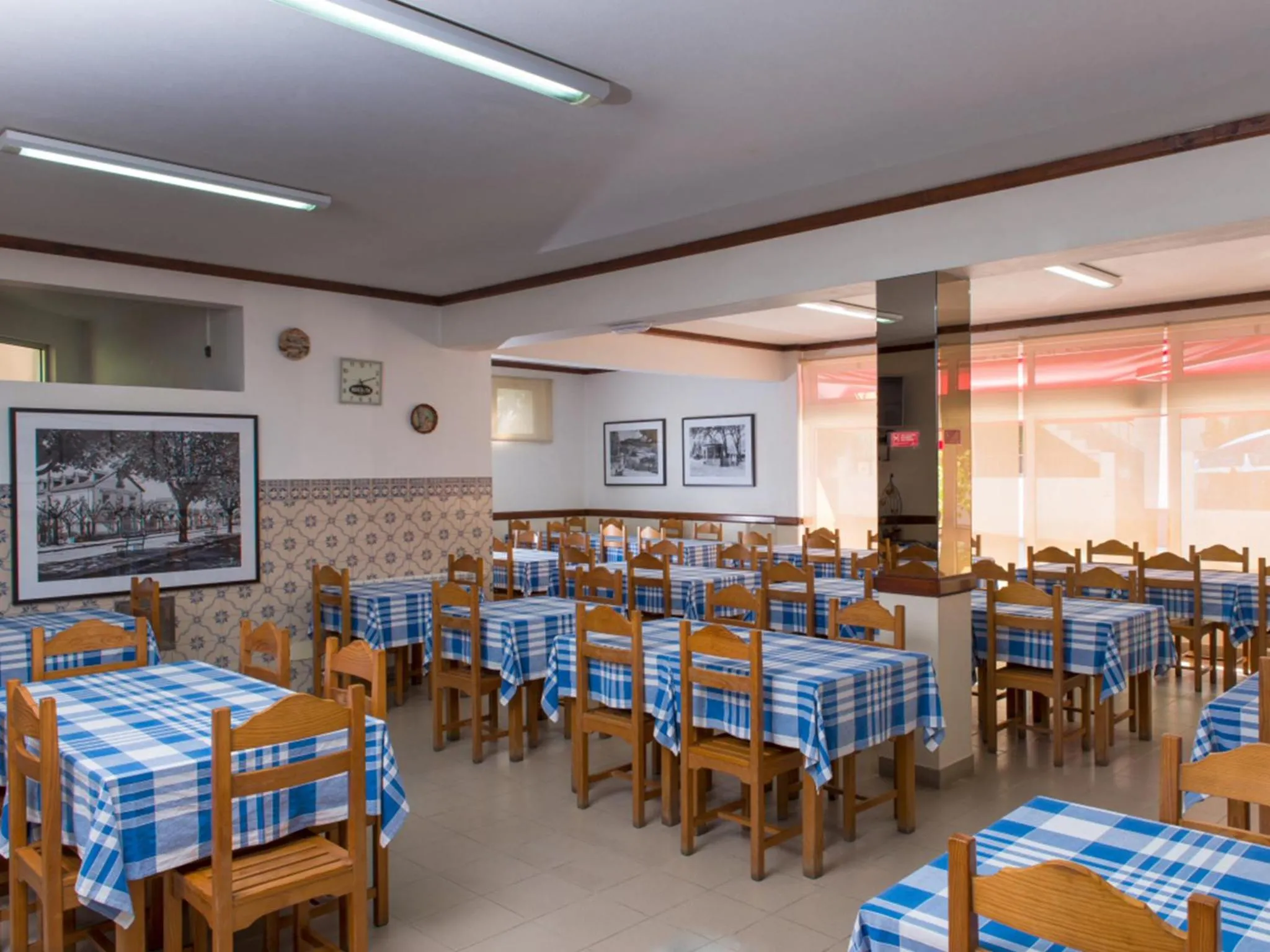 Restaurant/places to eat in Alojamento Correia