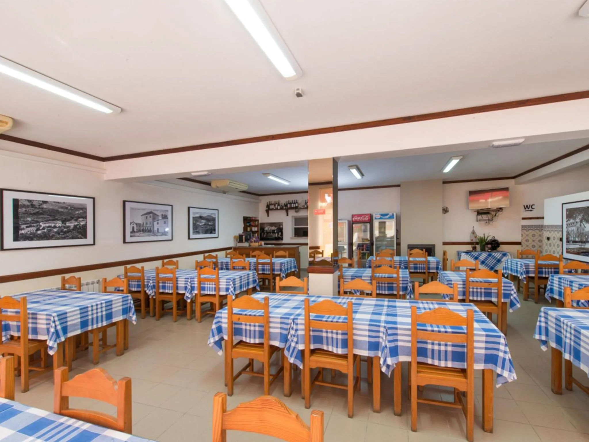 Restaurant/places to eat in Alojamento Correia