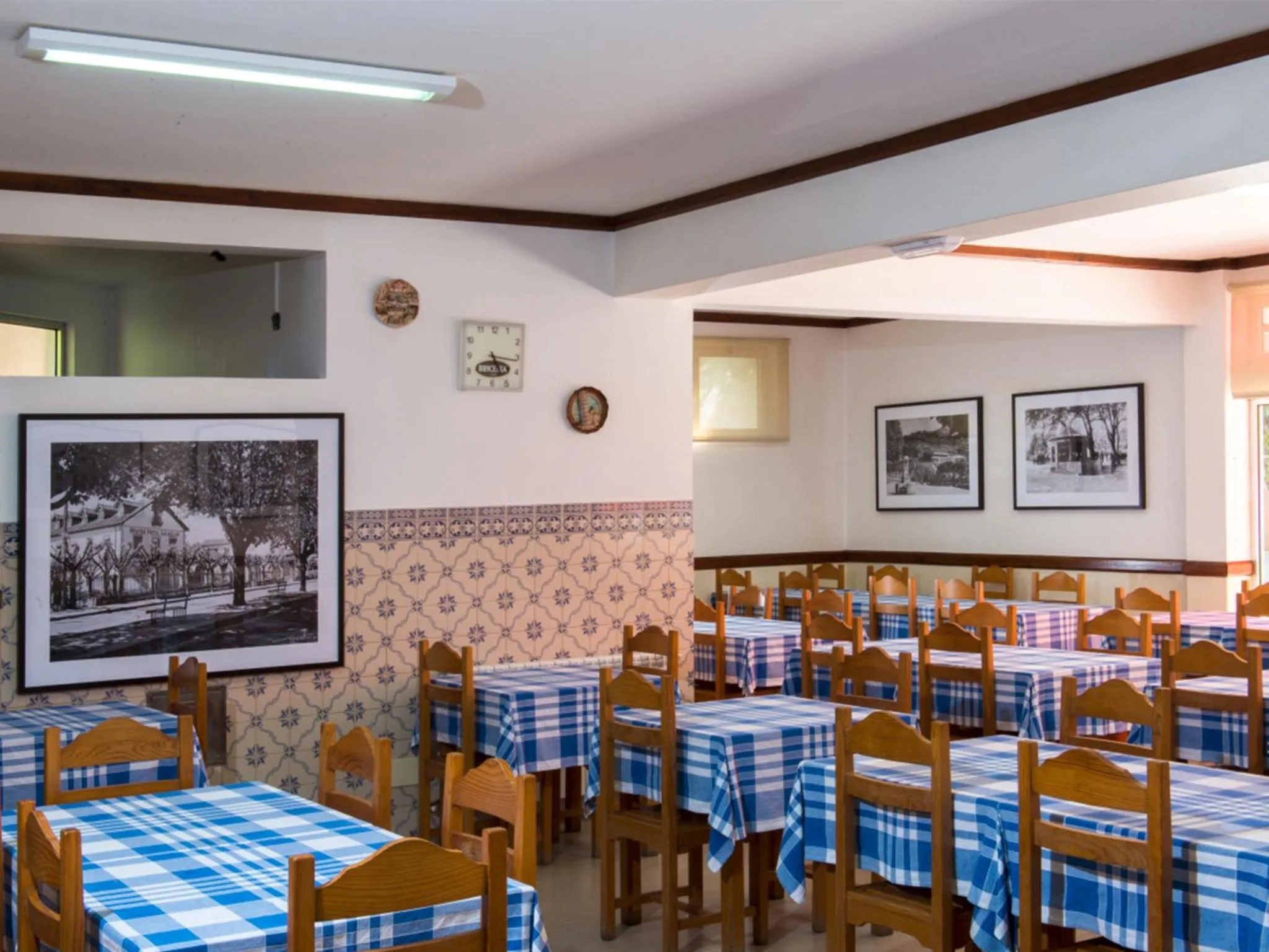 Restaurant/places to eat in Alojamento Correia