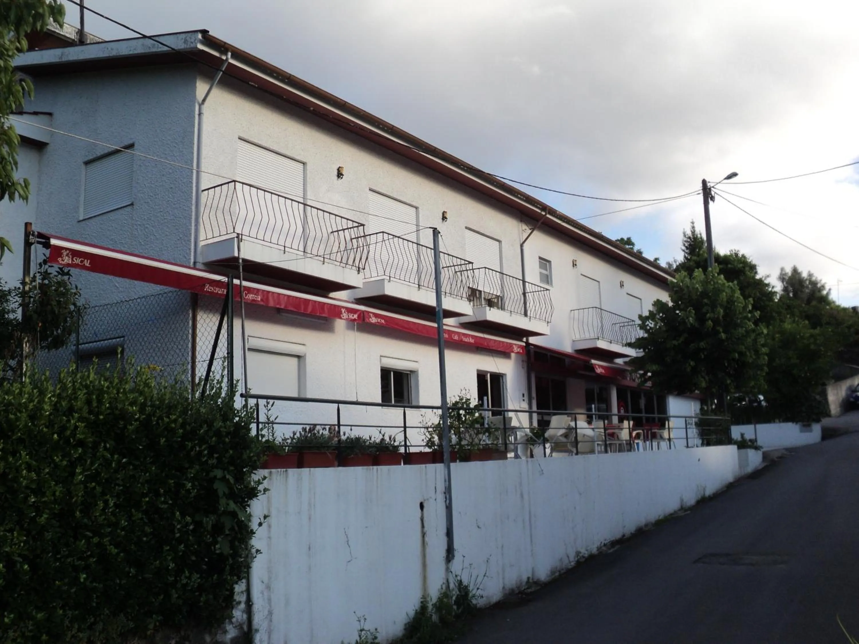 Facade/entrance in Alojamento Correia
