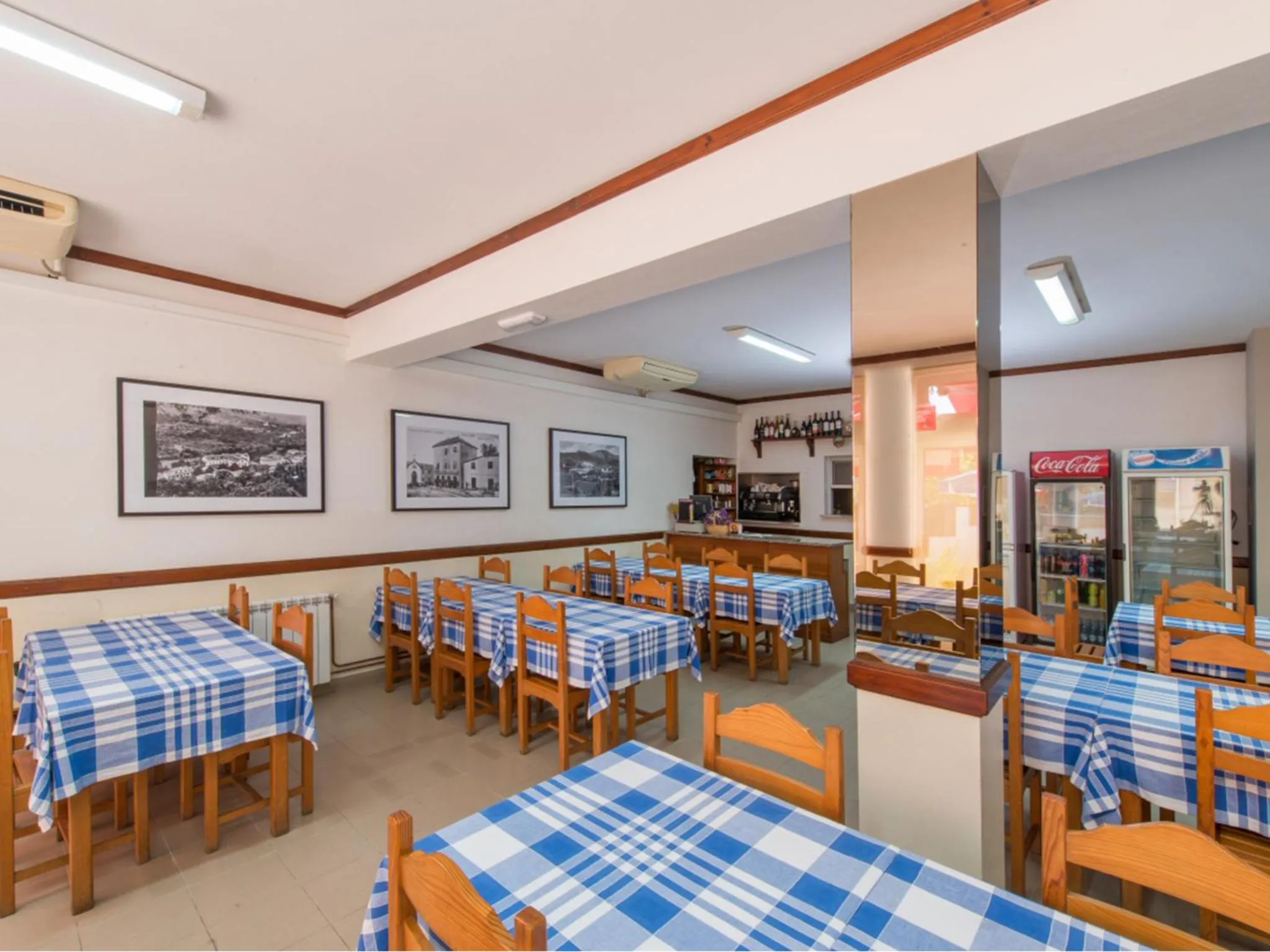 Restaurant/places to eat in Alojamento Correia