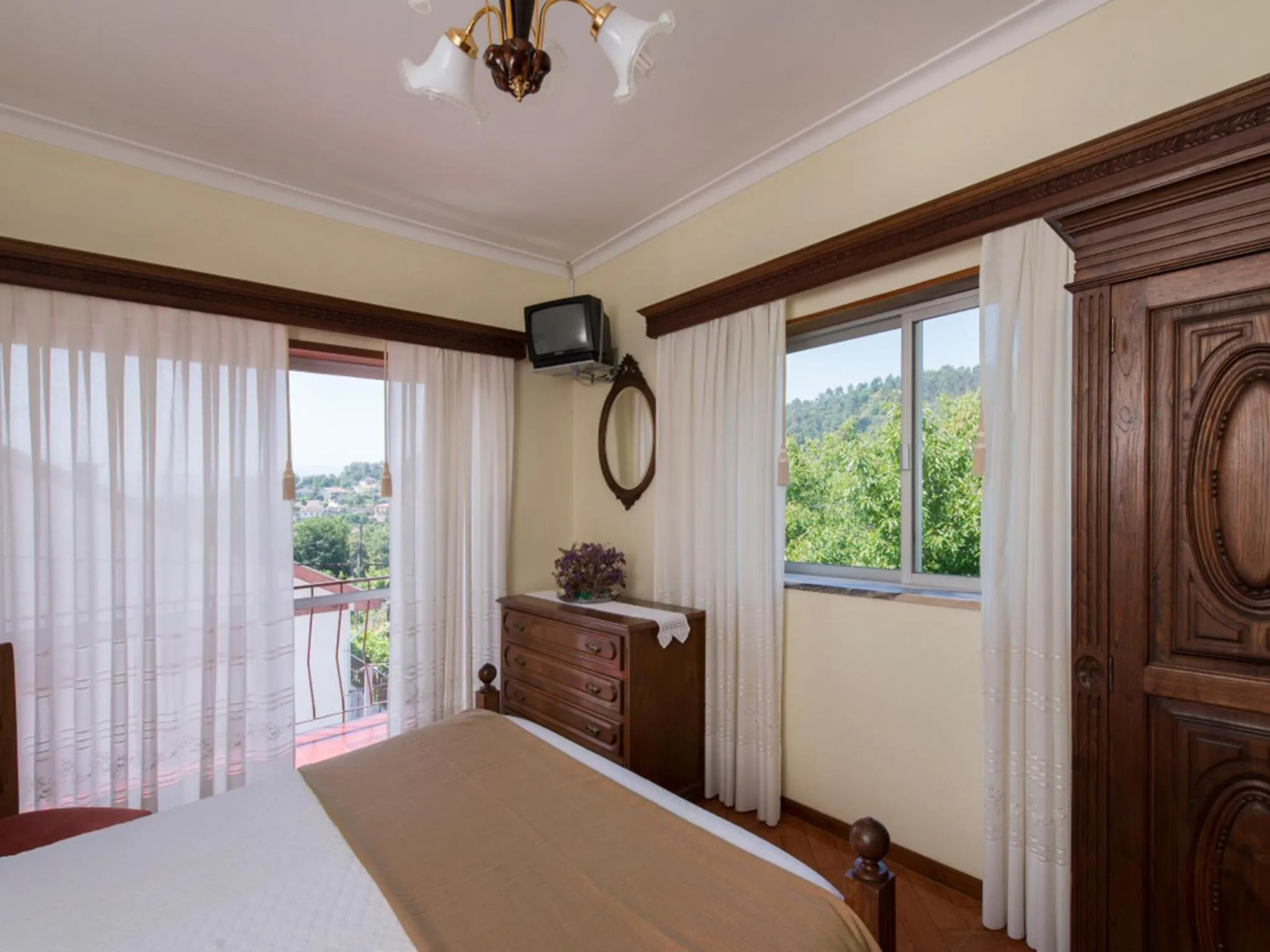 Photo of the whole room, Bed in Alojamento Correia