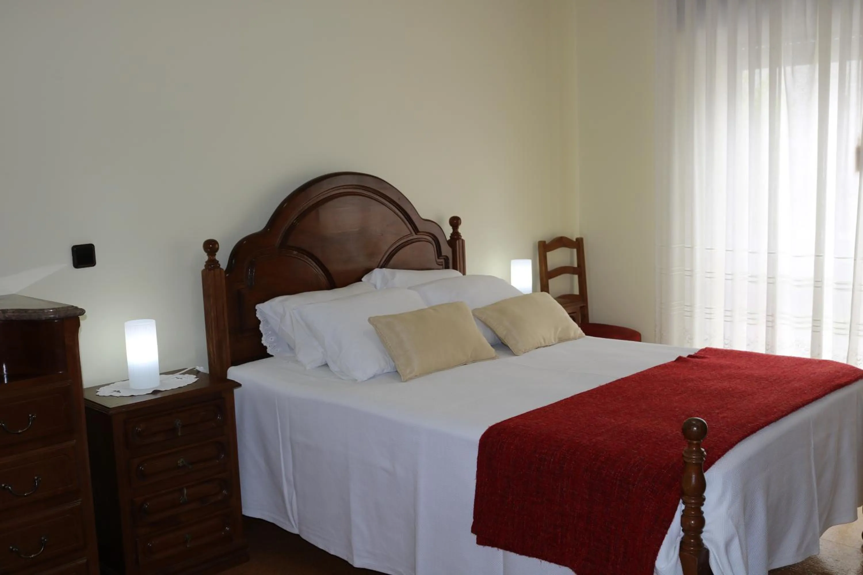 Photo of the whole room, Bed in Alojamento Correia
