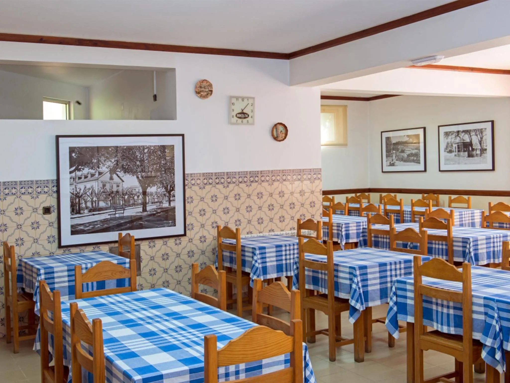 Restaurant/places to eat in Alojamento Correia