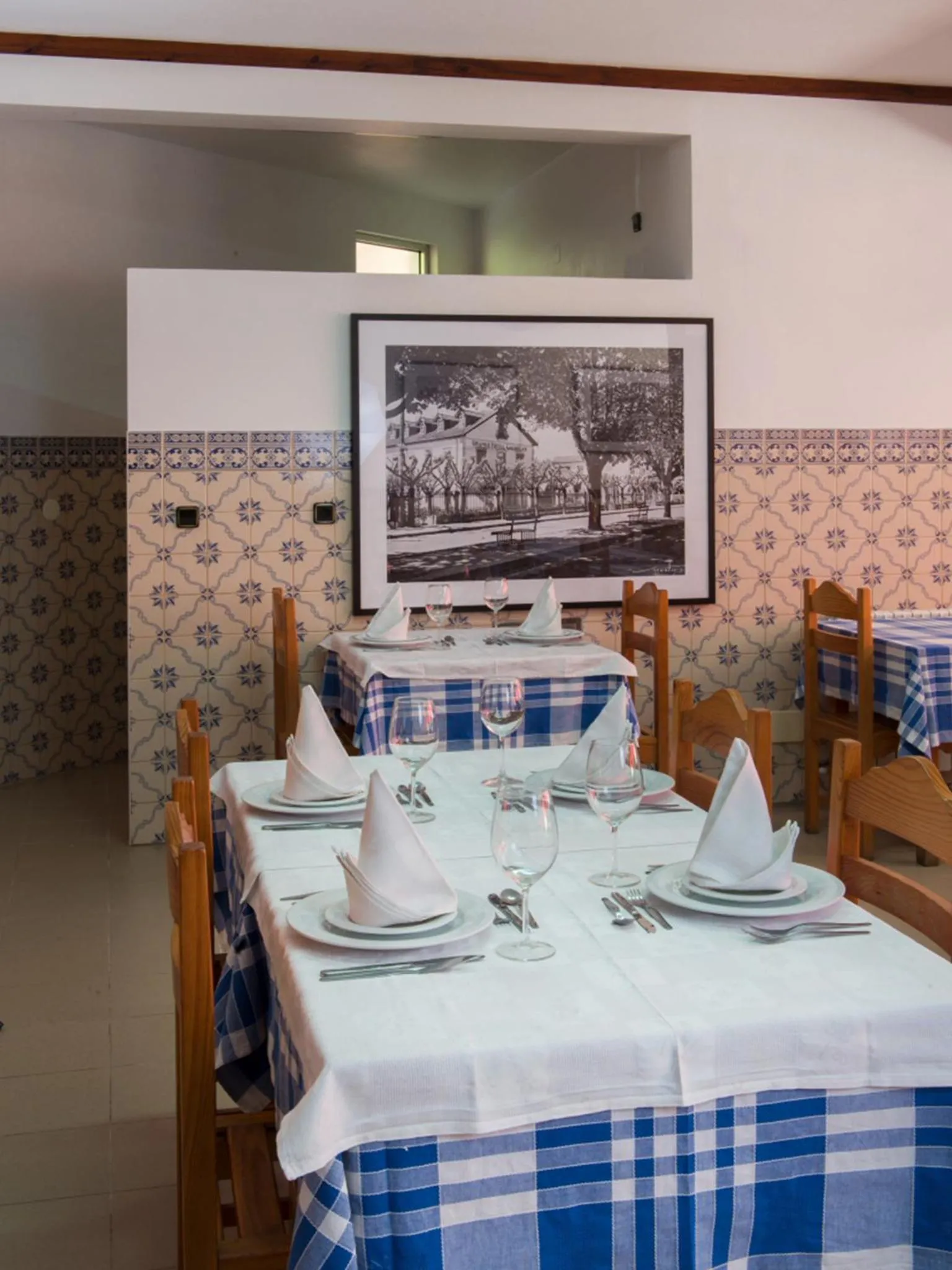 Restaurant/places to eat in Alojamento Correia