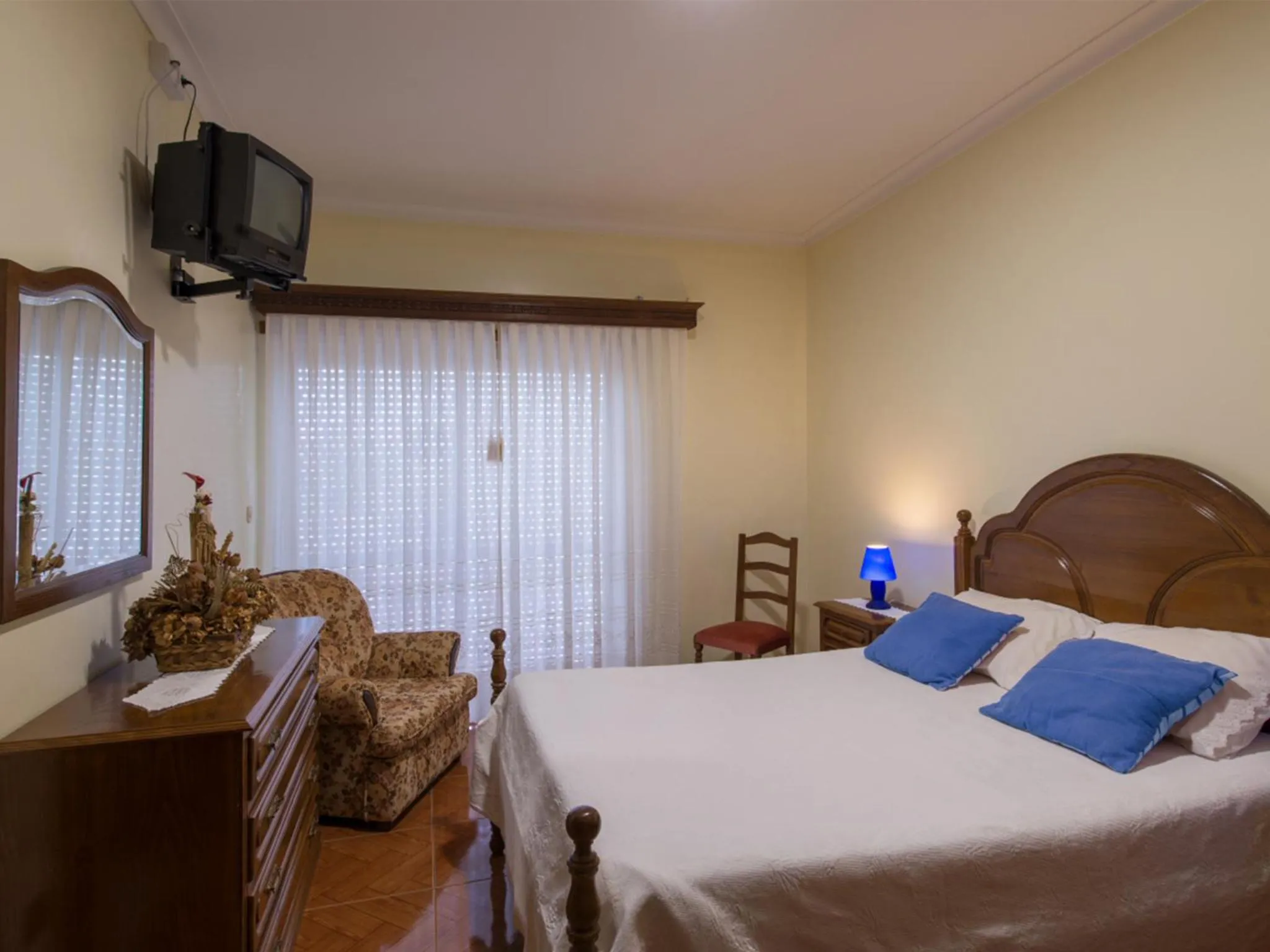 Photo of the whole room, Bed in Alojamento Correia