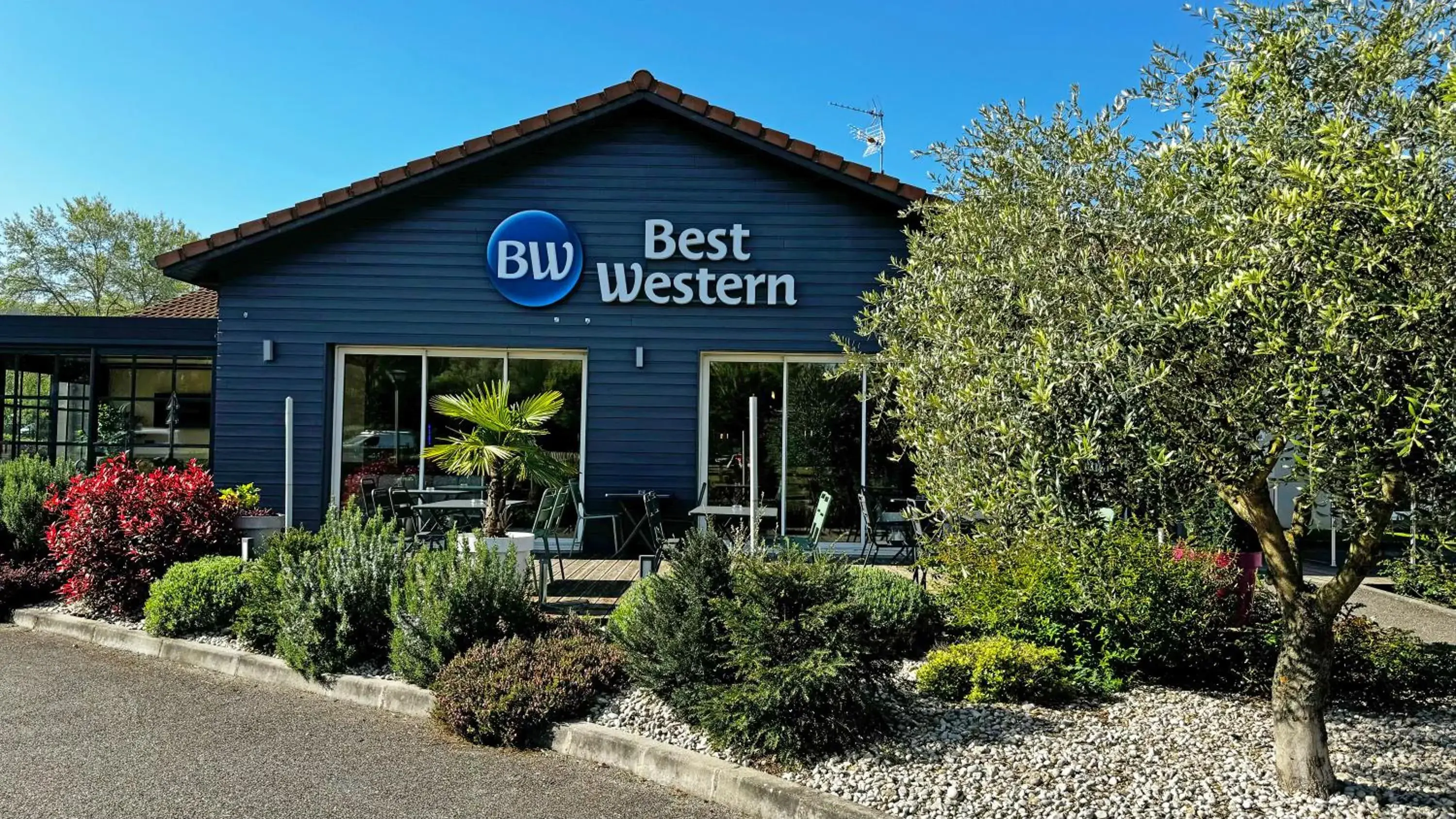 Property building in Best Western Bourgoin Jallieu Property building in Best Western Bourgoin Jallieu